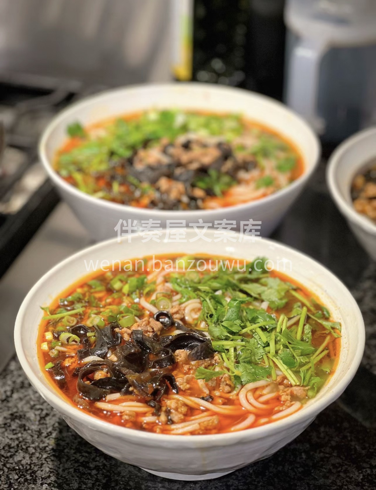 湖南米粉，那一根根滑溜的粉条，浸润在火辣 配图1