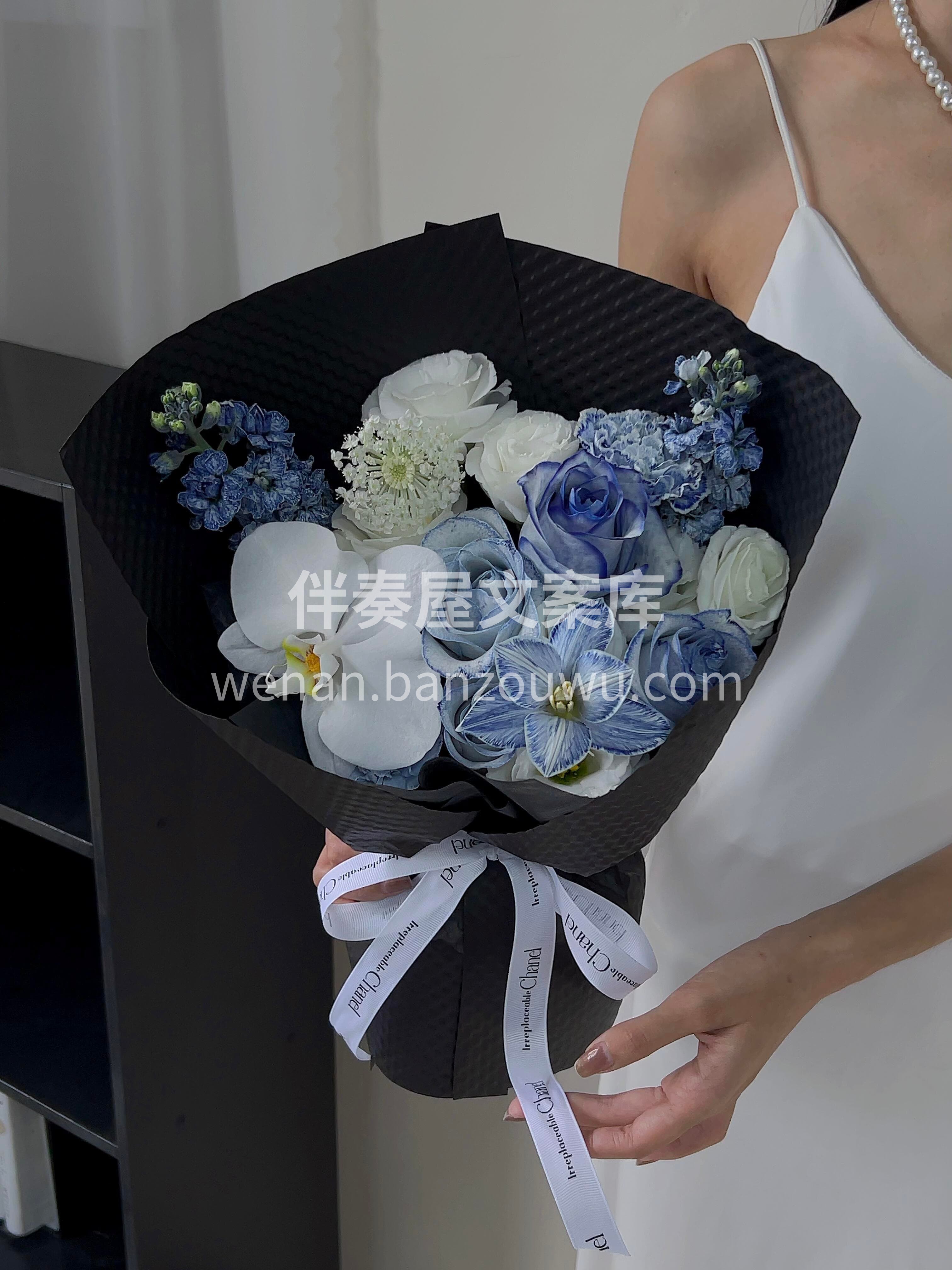 蓝白色小花束💙干净如初见🦋 吸色后更添一份高级感🖤 配图2