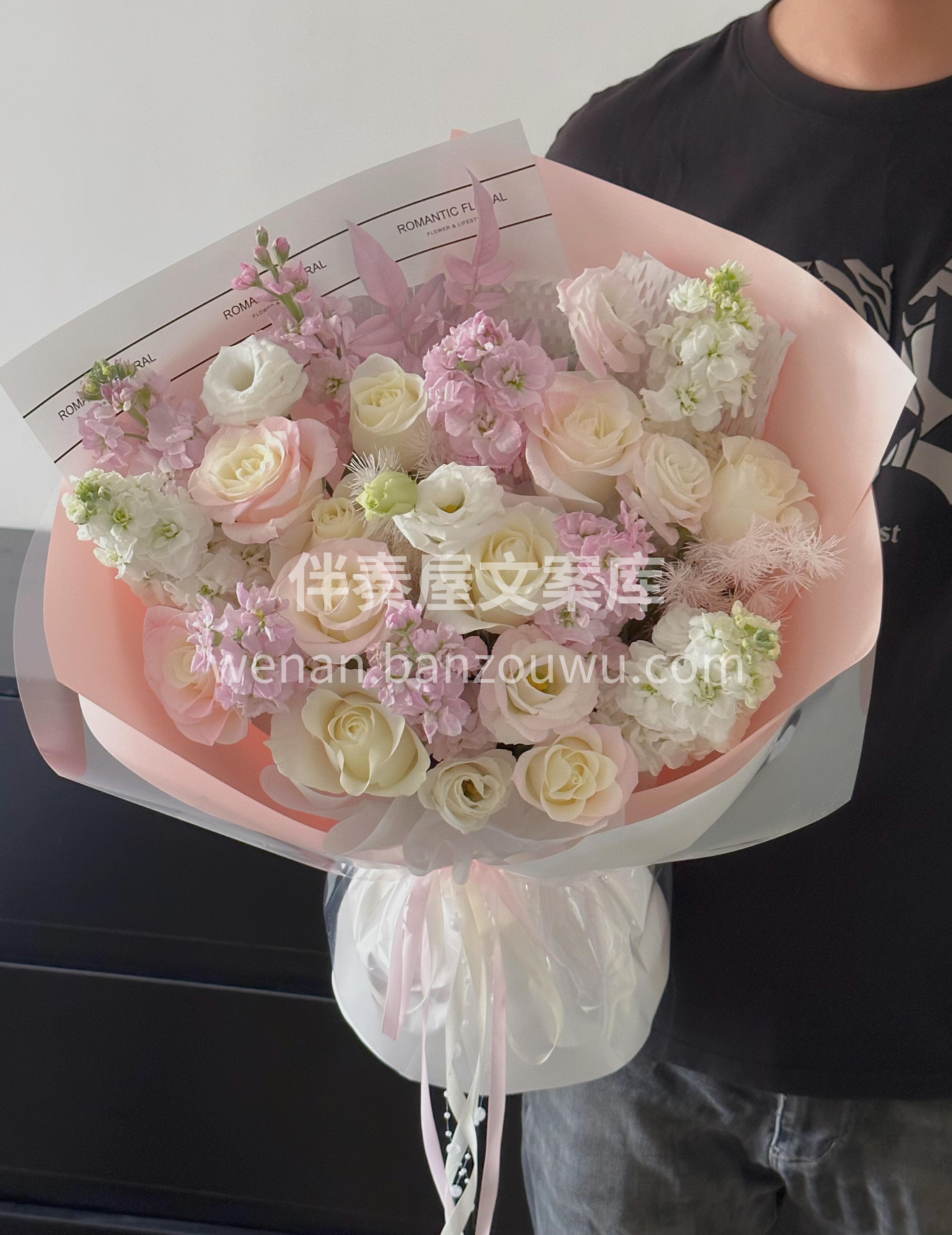 🌸 粉白撞色的温柔 是藏在花里的小确幸呀🌷 喷色粉玫的花心是 配图2