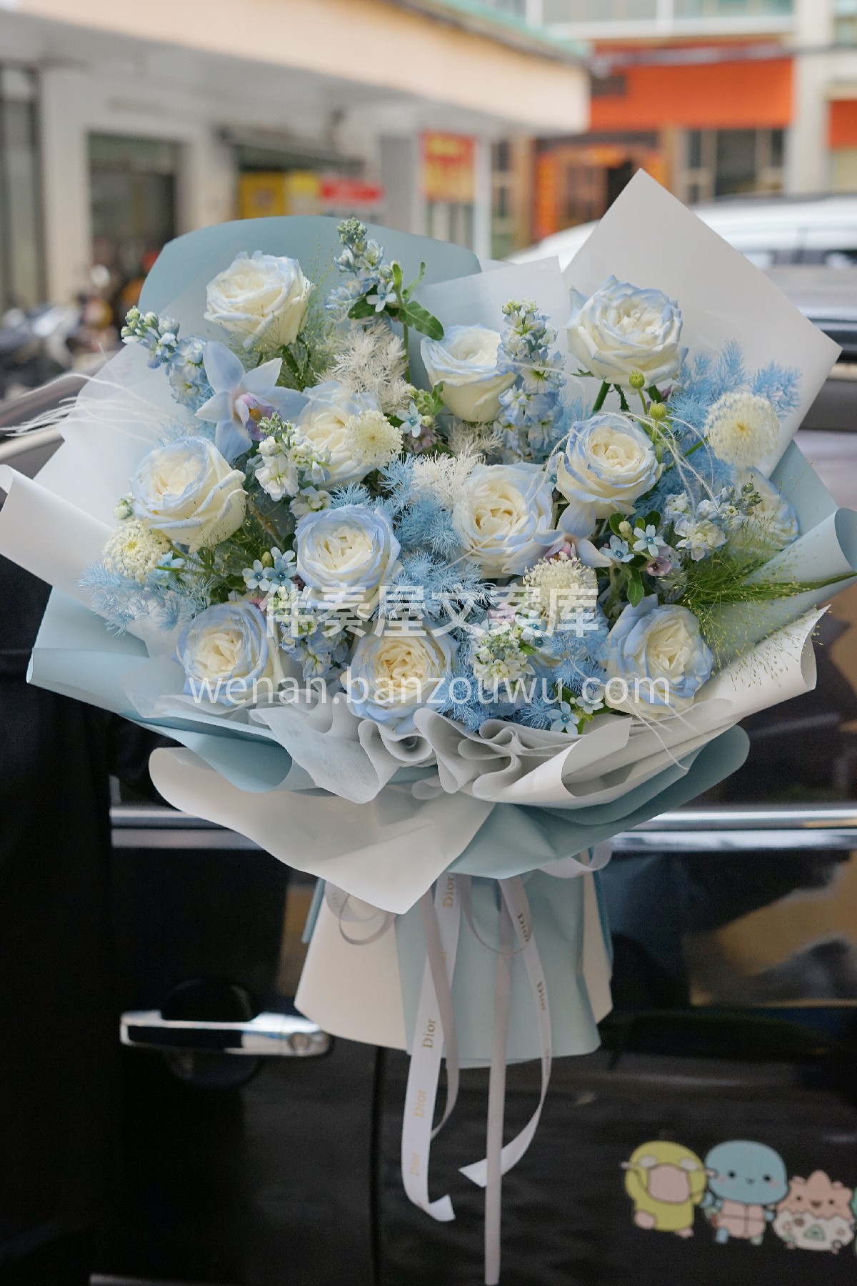 碎冰蓝混搭花束 这款花束非常适合送给你心 配图1