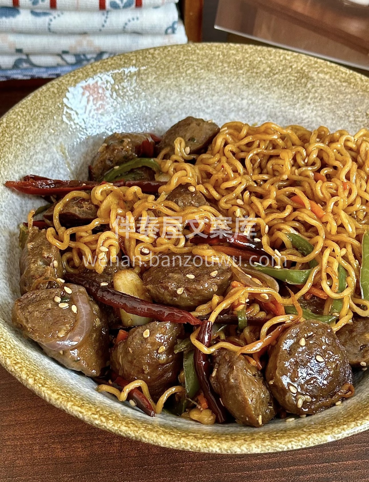 让牛肉丸焖面温暖你的胃。牛肉丸的多汁与面 配图2