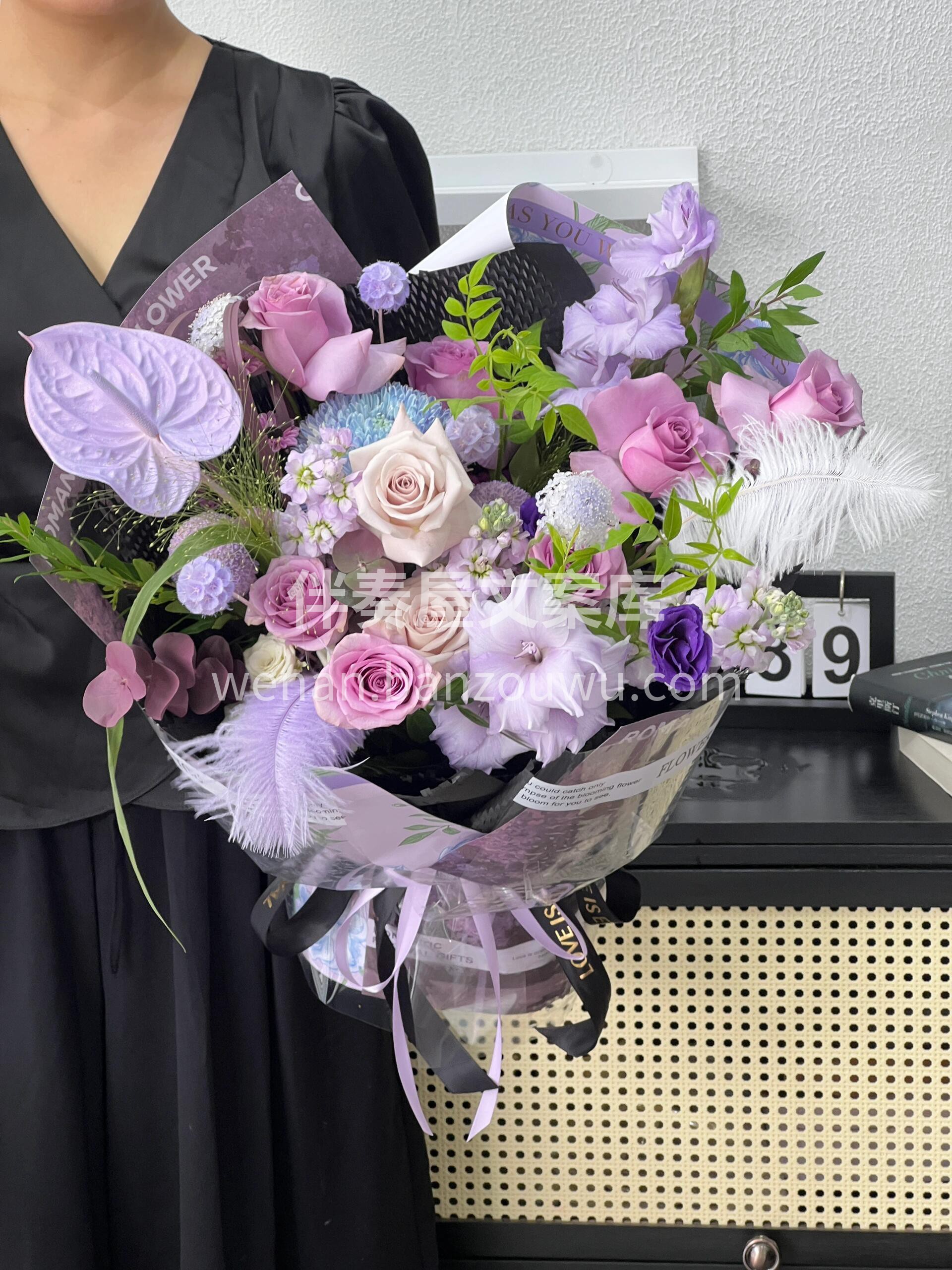 小众紫色花礼💜紫色本身就是极致的表达🫧 热烈又沉静💜每片花瓣 配图3