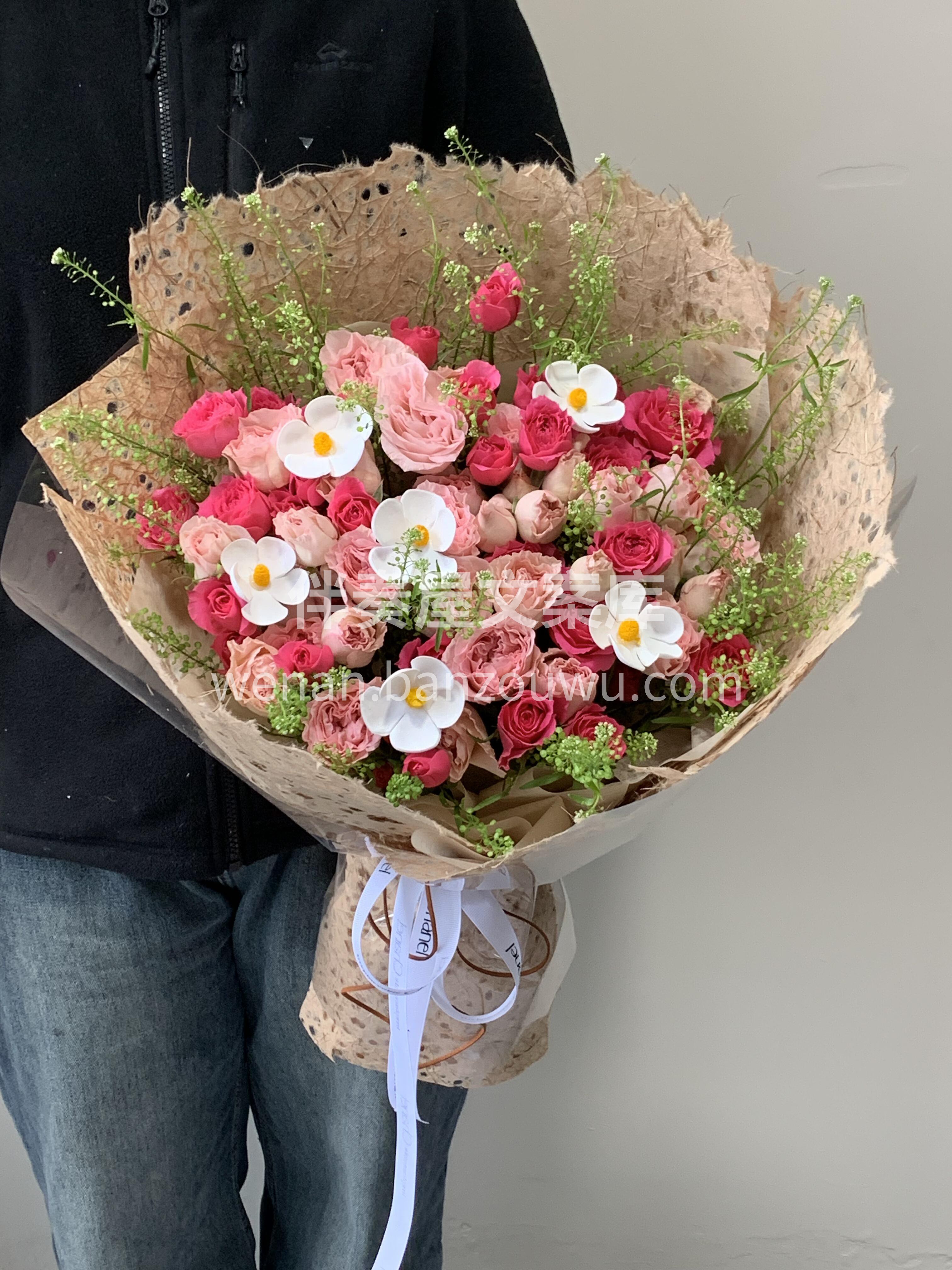 苏菲混搭花束💐 这束花 🌸是今天微笑的理由 生活偶尔需要一点 配图2