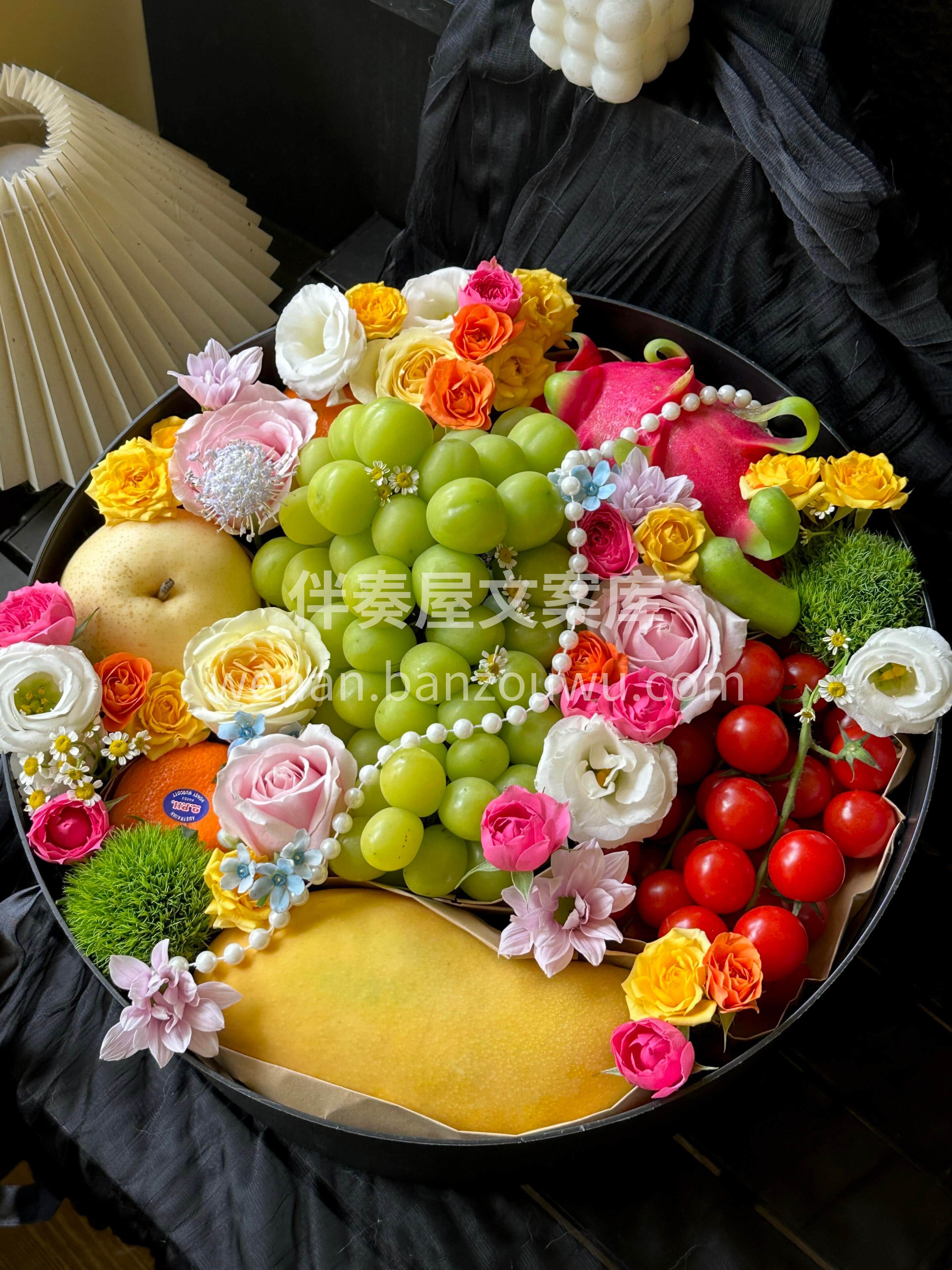 鲜果配鲜花💚一口甜香一口浪漫🧡 这份水果花盒🌼把生活的甜都装 配图2