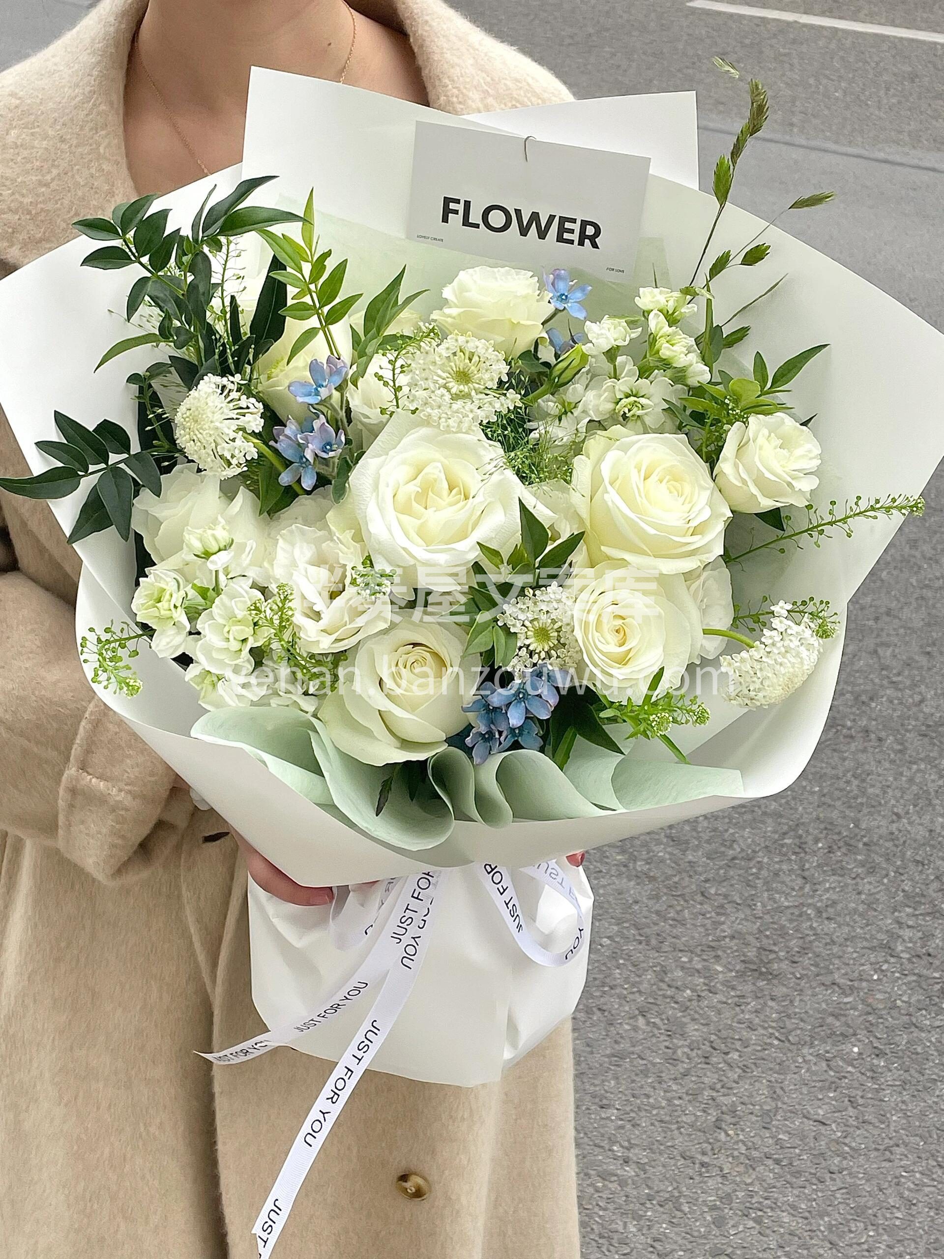 冬日里的白绿色系花束 绿是冬天未枯的藤🌿白是檐下未落的雪❄️ 配图2