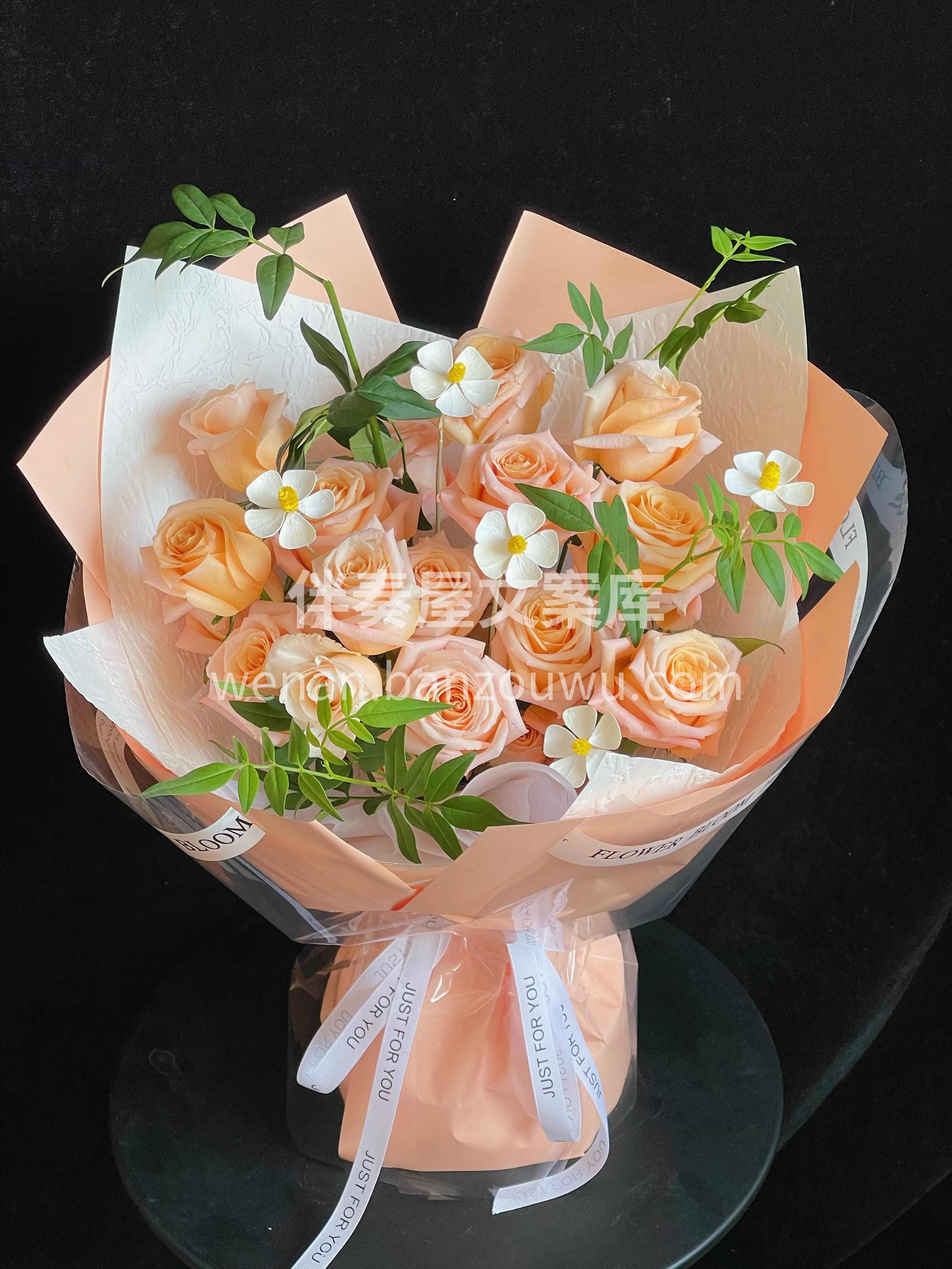 有点温柔的🌸一款玫瑰 中间暖橘色边沿呈淡粉色💕 花苞不是很大 配图2
