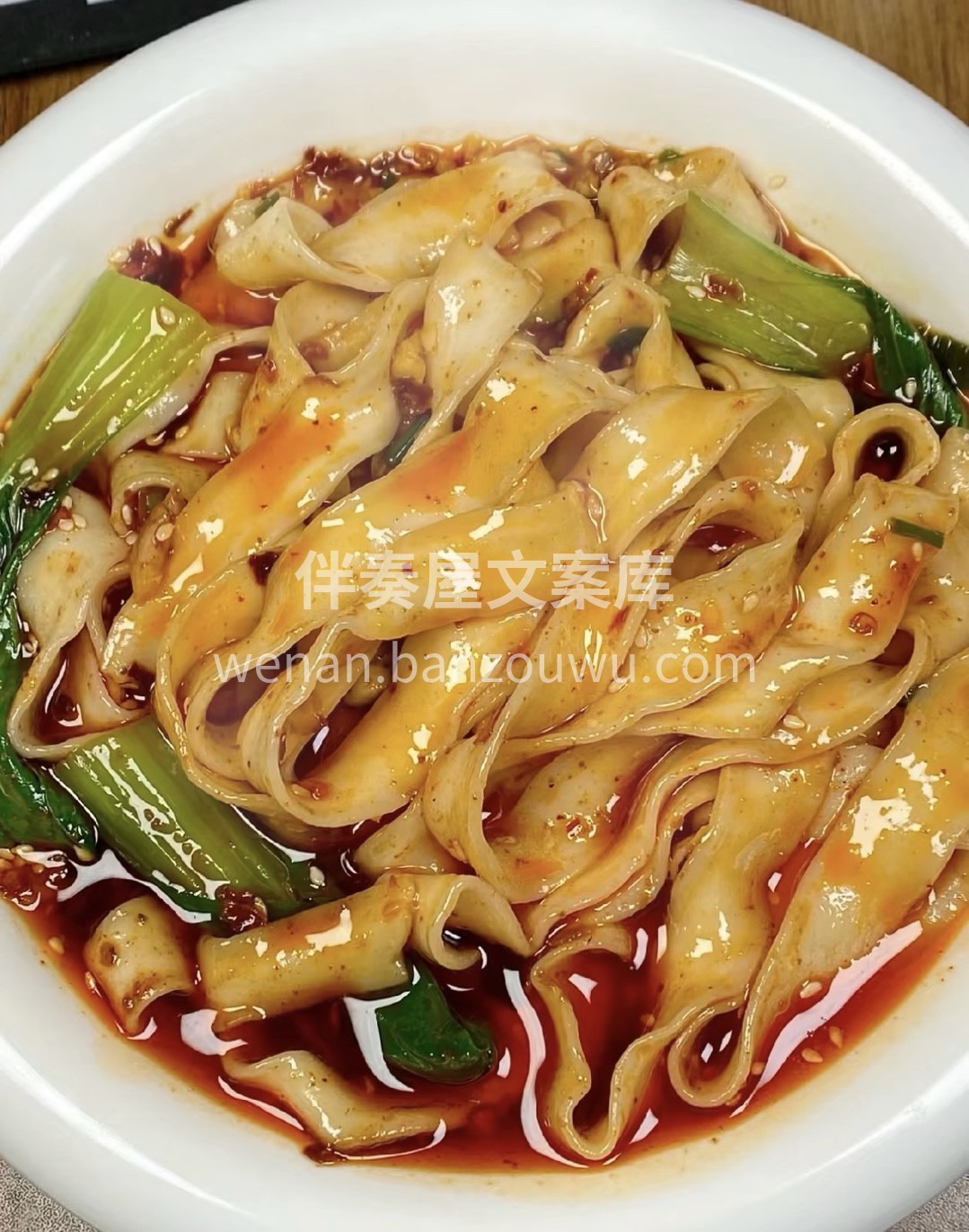 人生有三碗面最难吃：人面，情面，场面。  配图3
