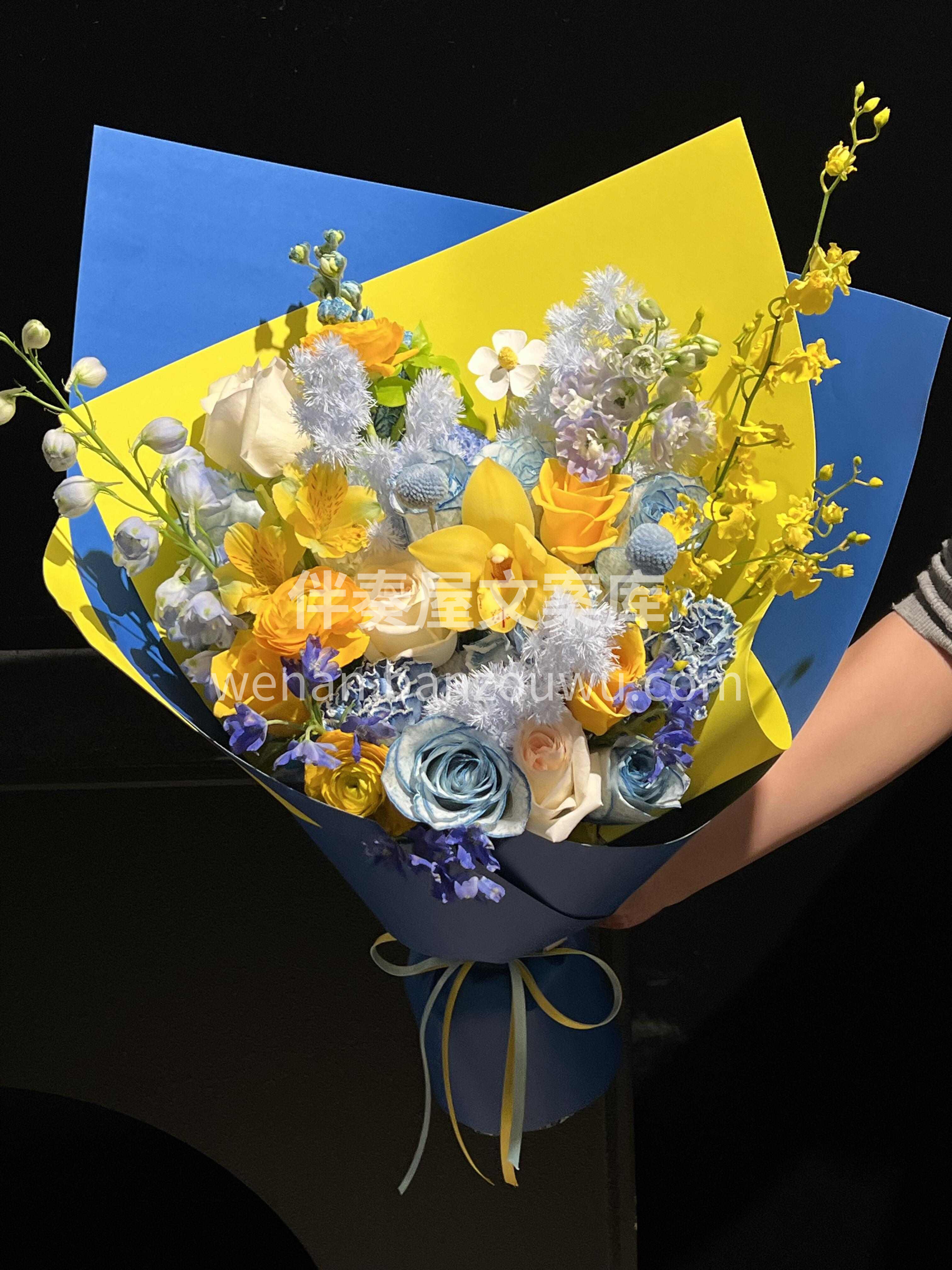 这一束很适合送自己💙💛 给自己一点明亮☀️ 也给自己一点勇气 配图1