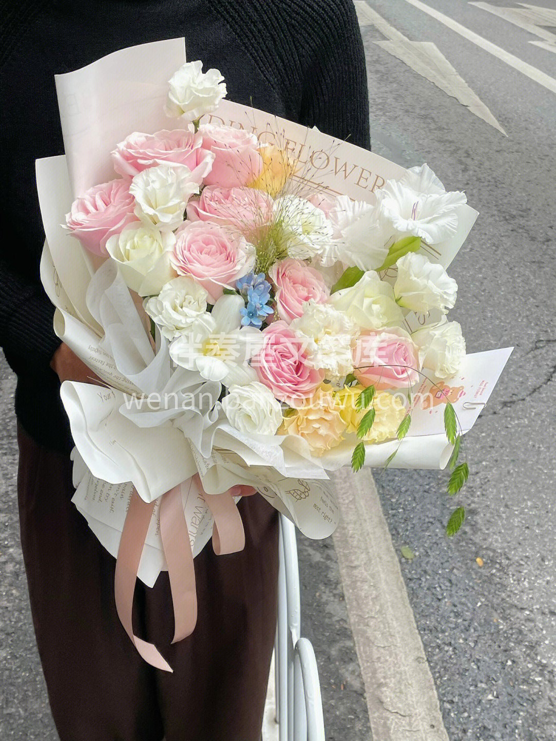 韩式少女心混搭花束预定 粉色系花束，最能 配图1