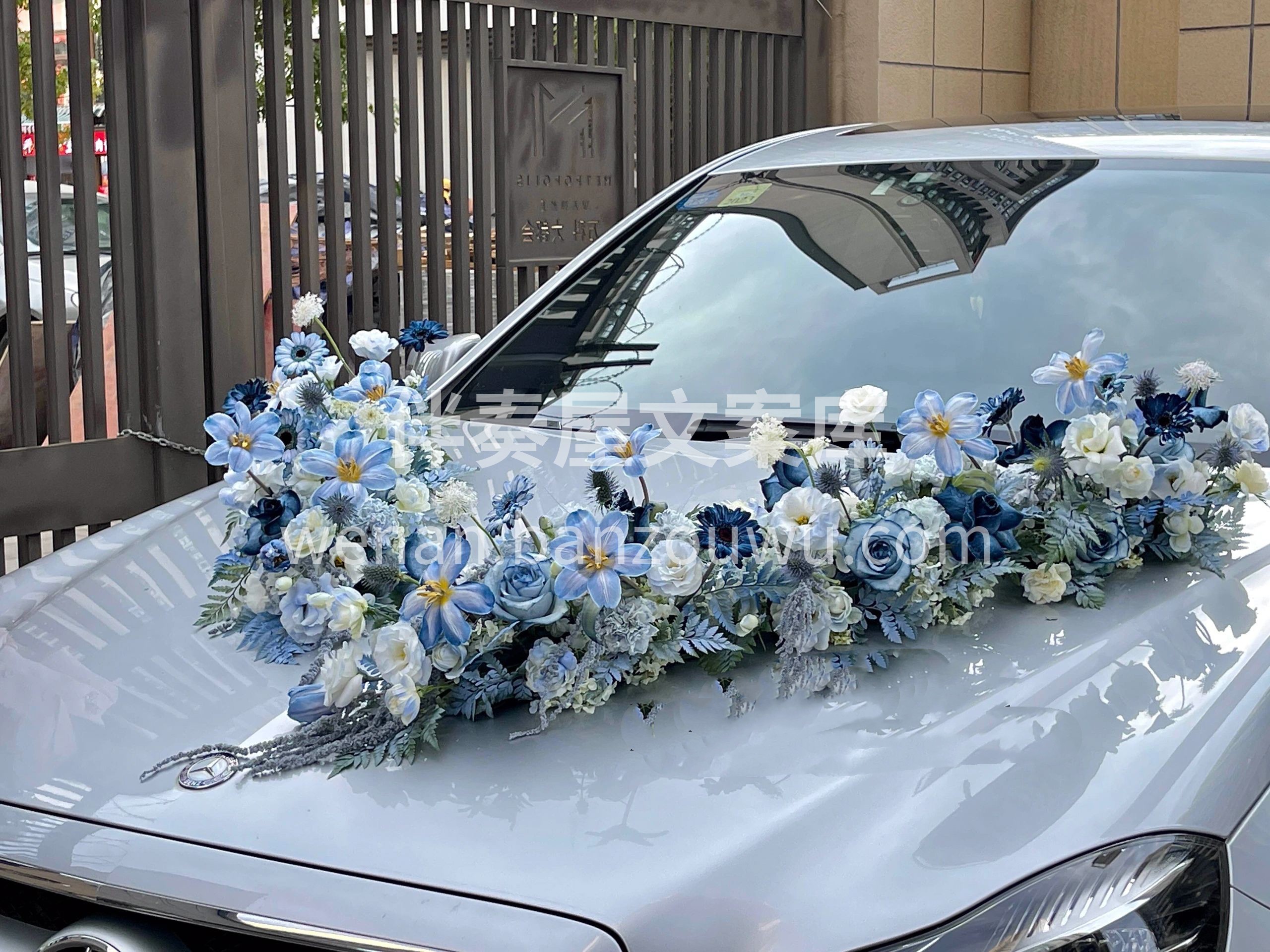 绝美的蓝色系婚车 不同深浅的蓝搭配在一起 配图3