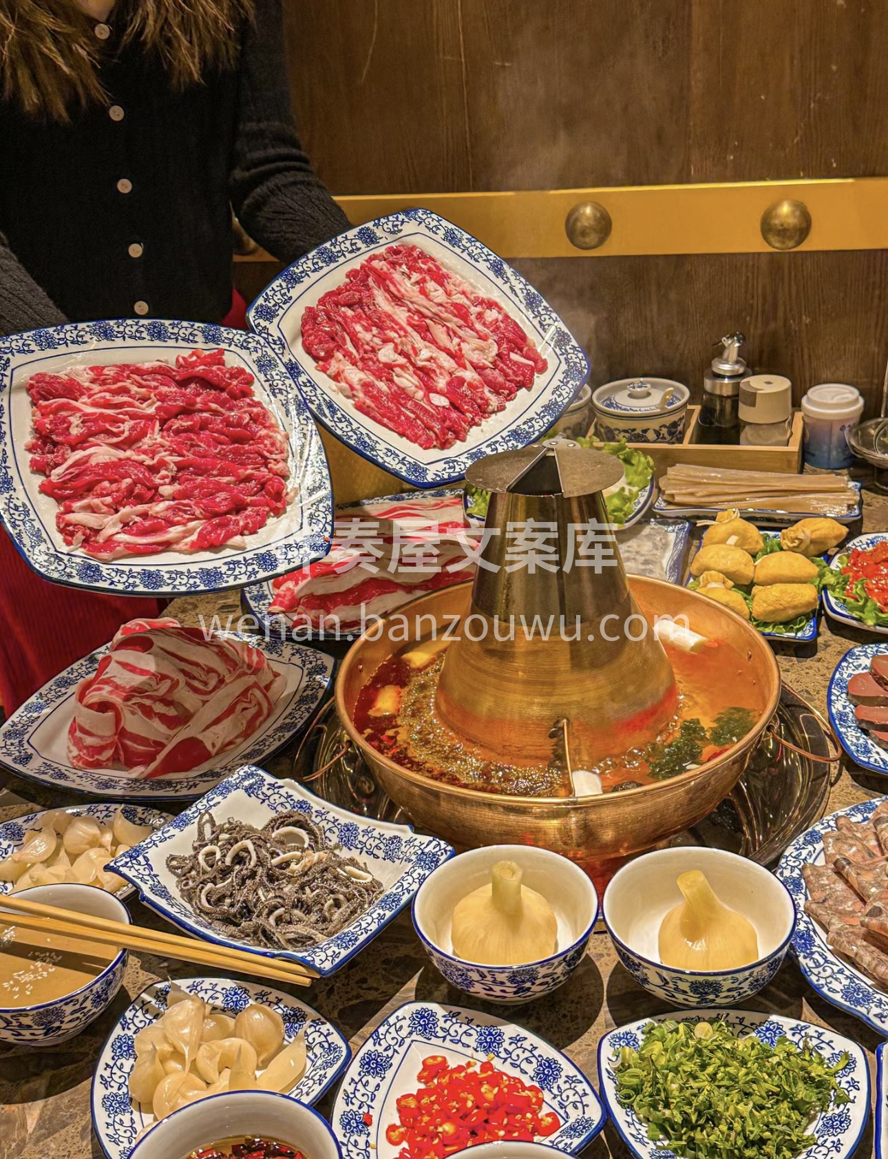 老北京火锅，承载着百年韵味。铜锅热气腾腾 配图2