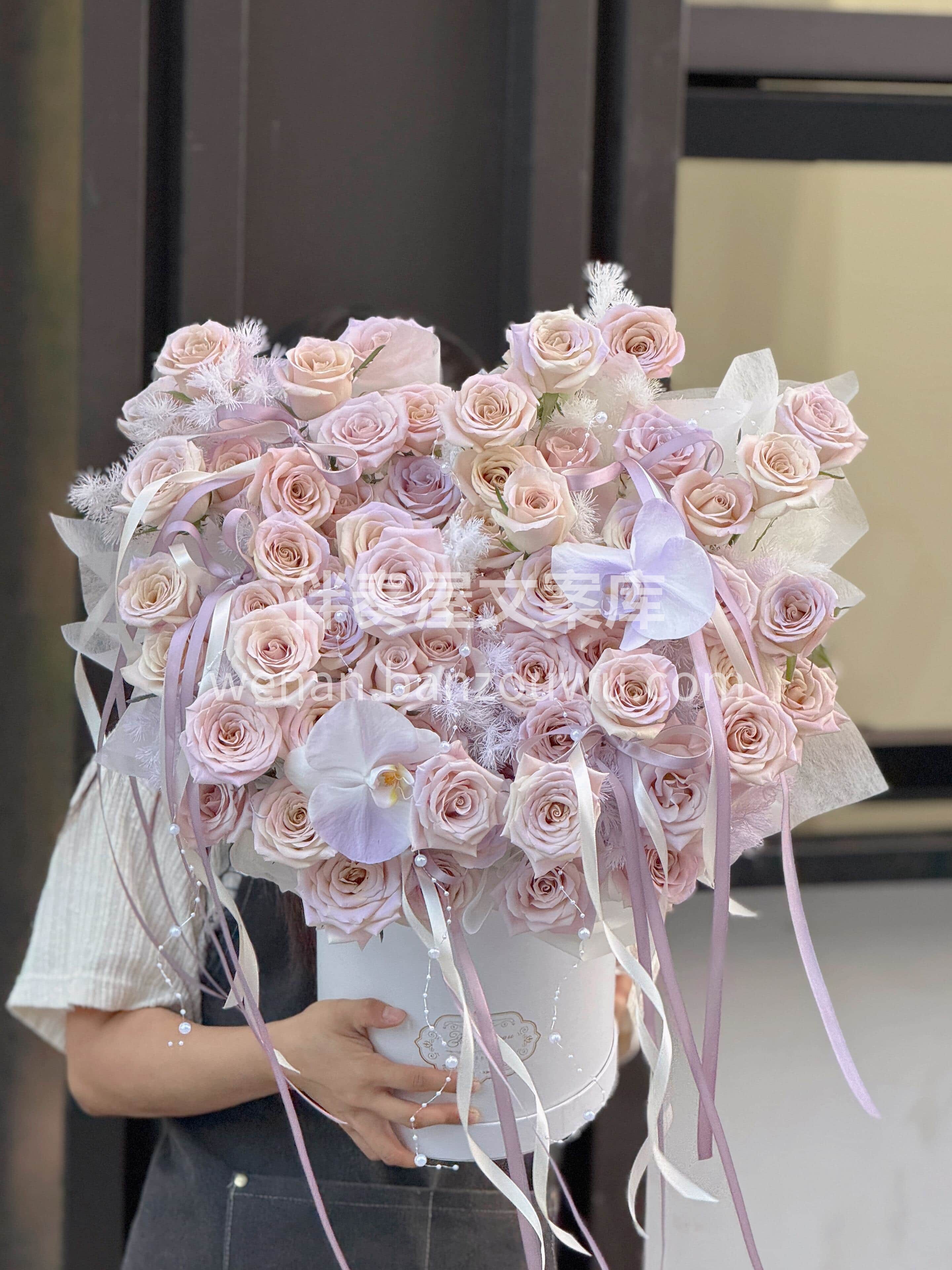 高级曼塔玫瑰抱抱桶🎀 独特的灰调粉紫💜 自带柔光滤镜 越看越 配图3