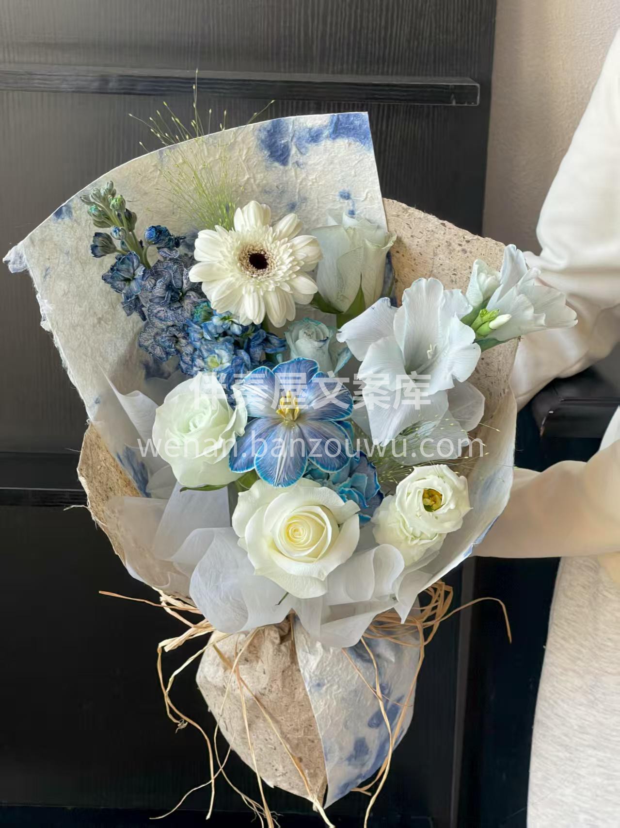 小花束也可以又高级又浪漫 蓝白配色💙是永不落幕的经典☁️ 配图1