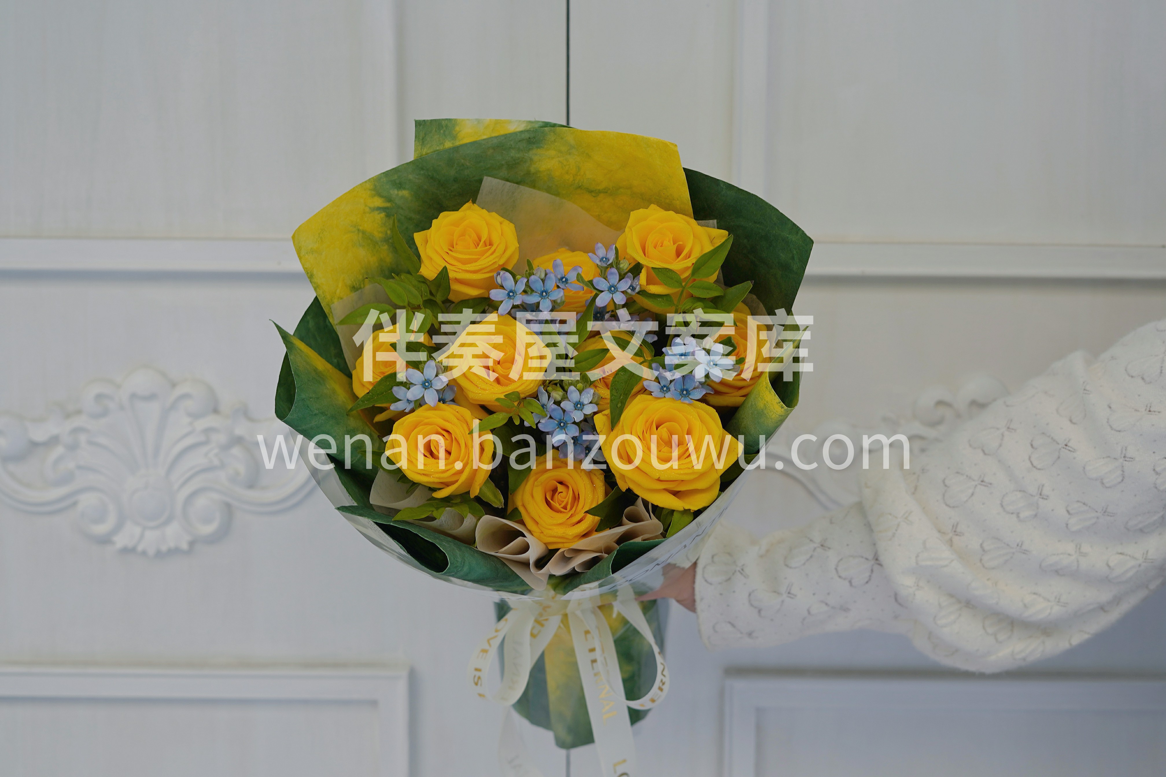 #浪漫人间总是蓄满鲜花🌸 🌷三八节小花束 黄色和蓝色的搭配💛 配图3