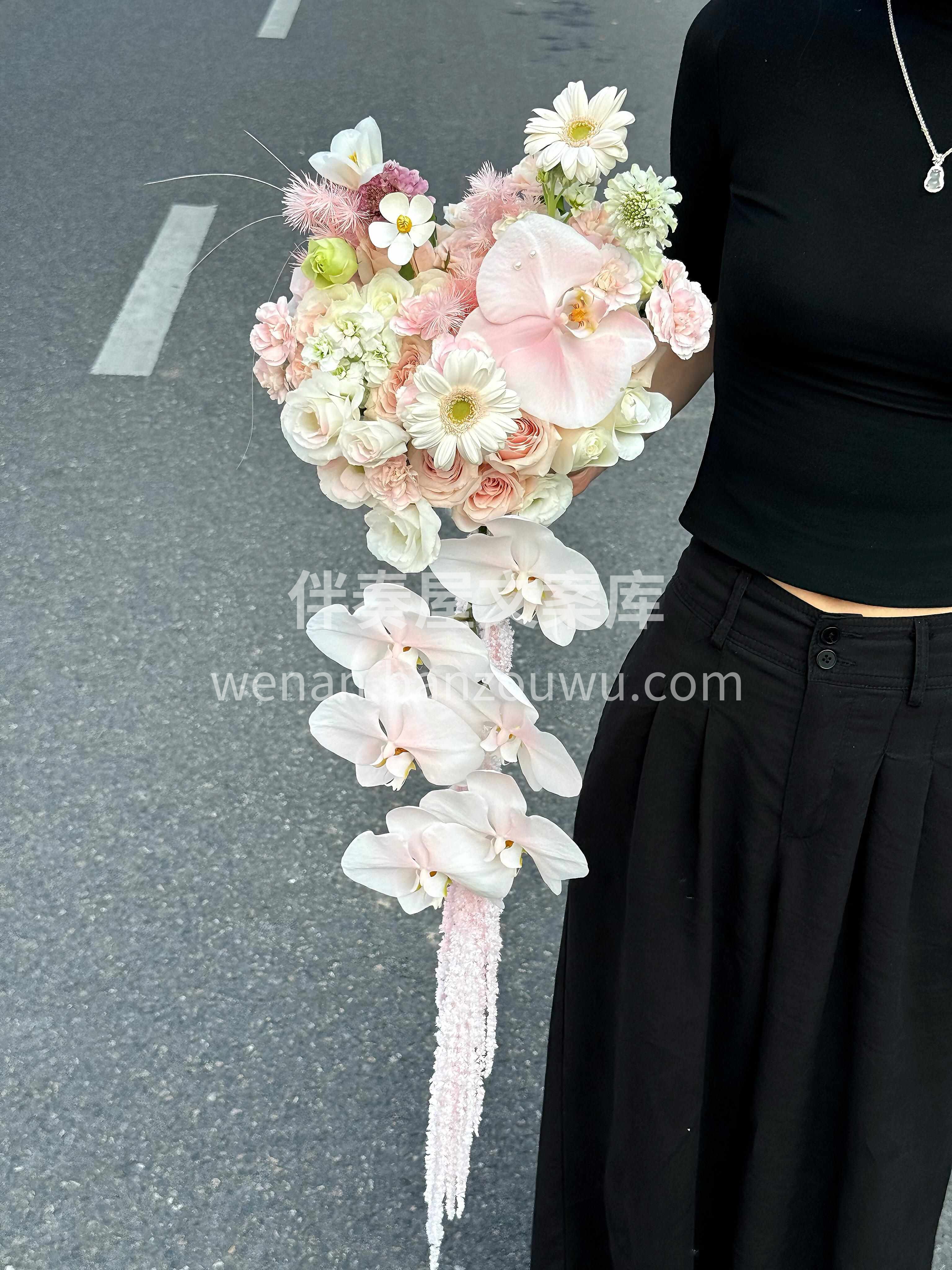 水滴形手捧花🌷仙里仙气的模样🌸 恰是温温柔柔的新娘专属💕👰🏻 配图1