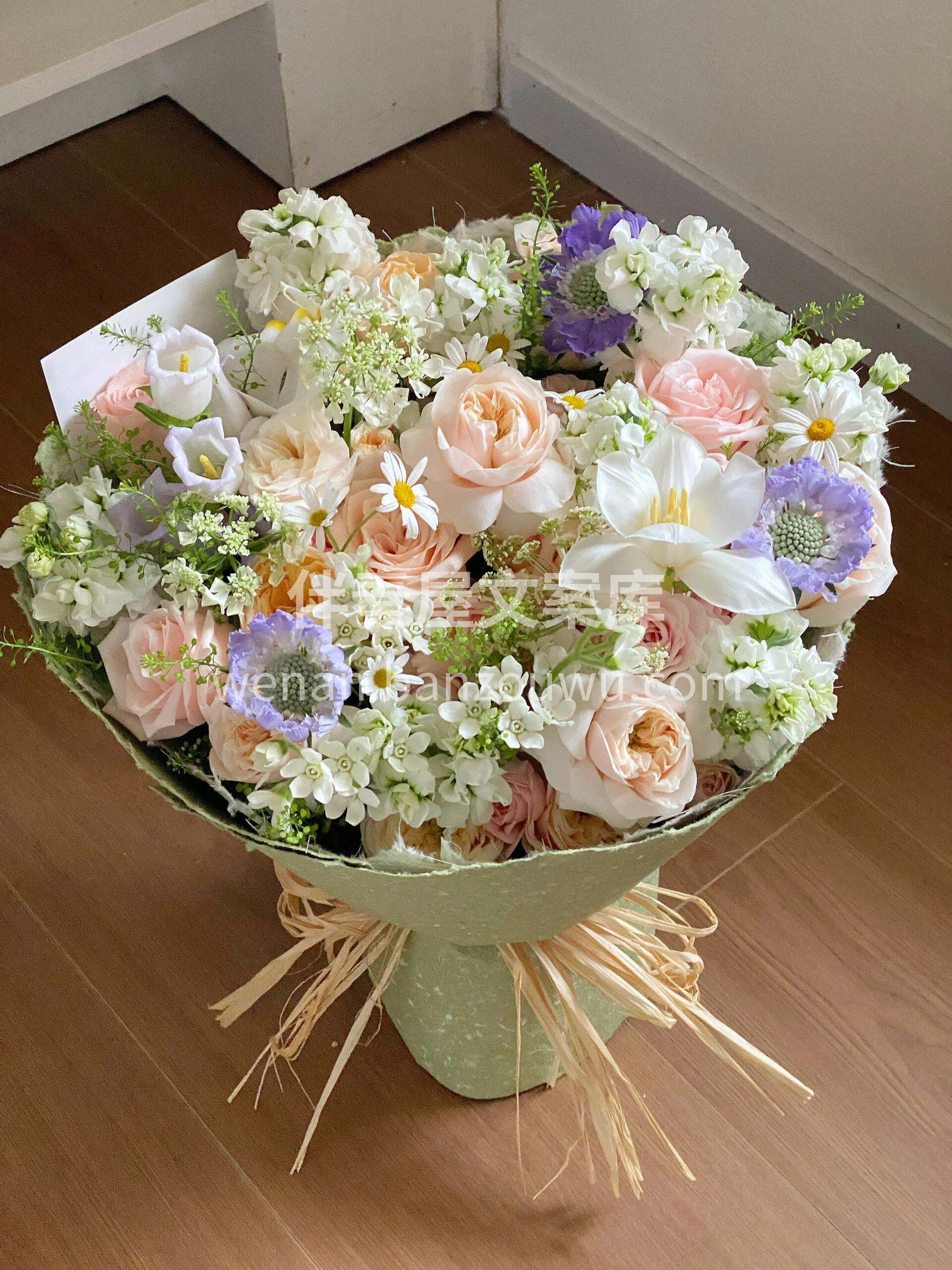 圆形混搭花束🌸 层层叠叠的花瓣围成温柔的圆◯ 不同花朵碰撞出 配图3