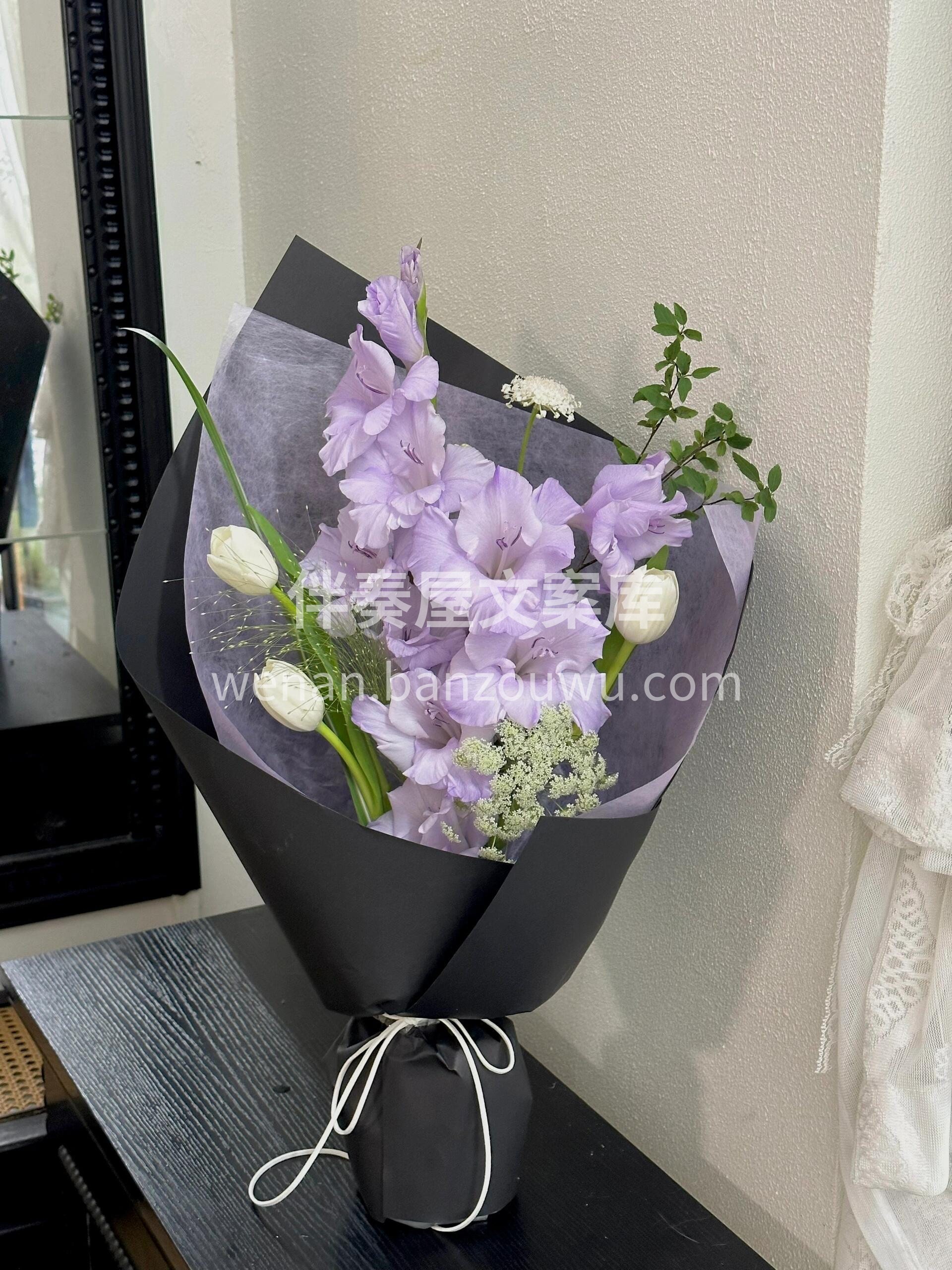 被紫色剑兰💜美到失语 小众花束的氛围感密码 原来清冷与温柔从 配图3