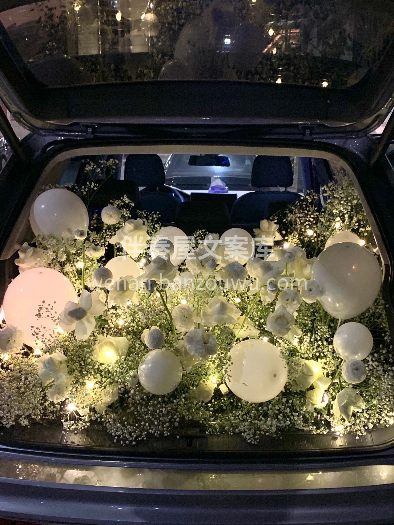 白色系后备箱求婚布置 结婚前一定要给女朋 配图1