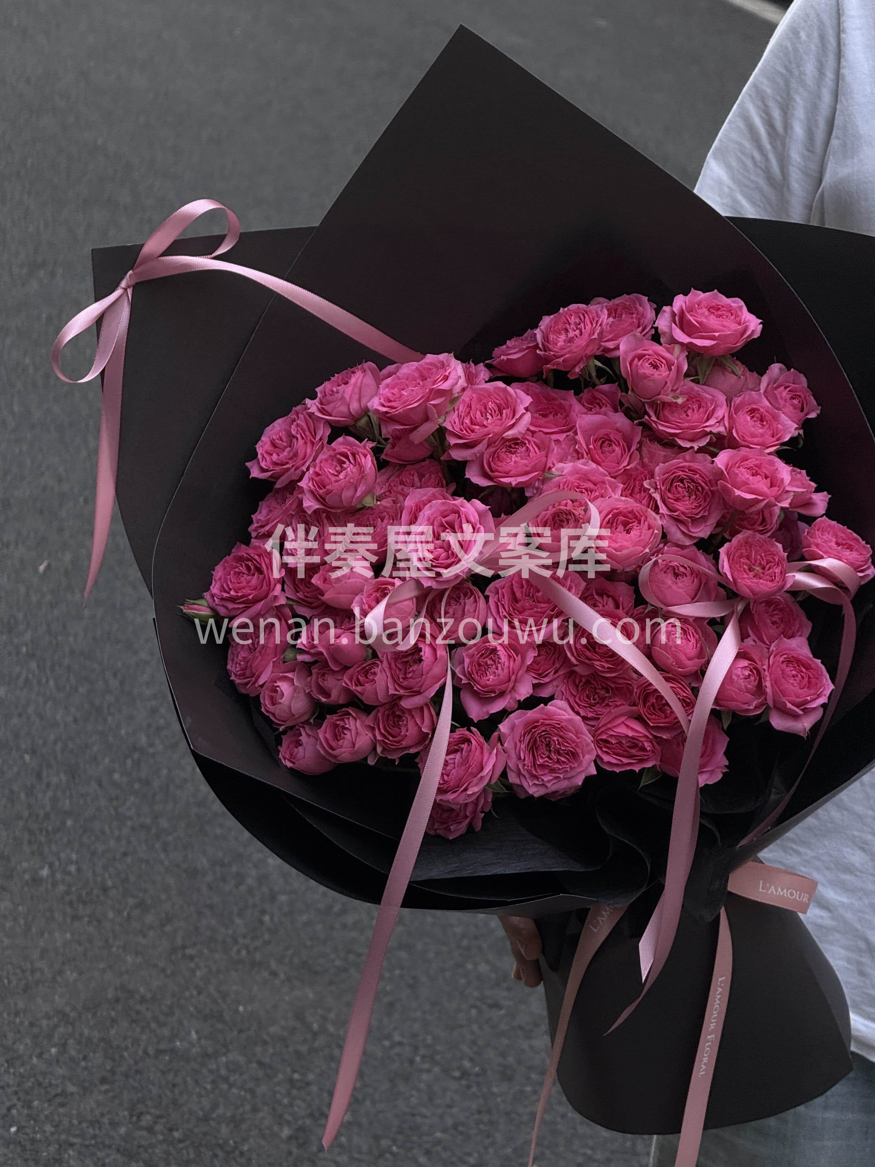 苏菲宝贝多头玫瑰花束来啦 不是单一的粉🌷 是带着奶油感的粉白 配图2