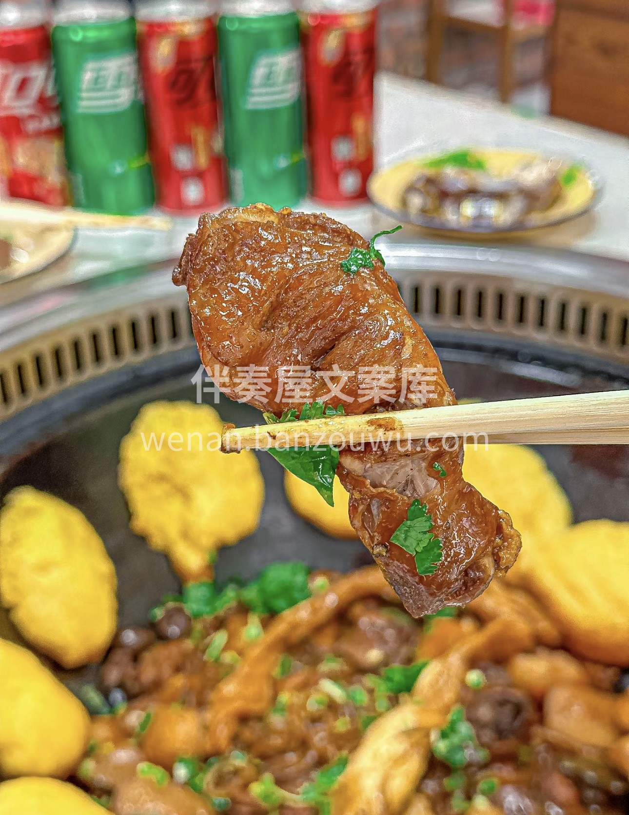 铁锅之中，鸡肉与香料相拥共舞，演绎着一场 配图3
