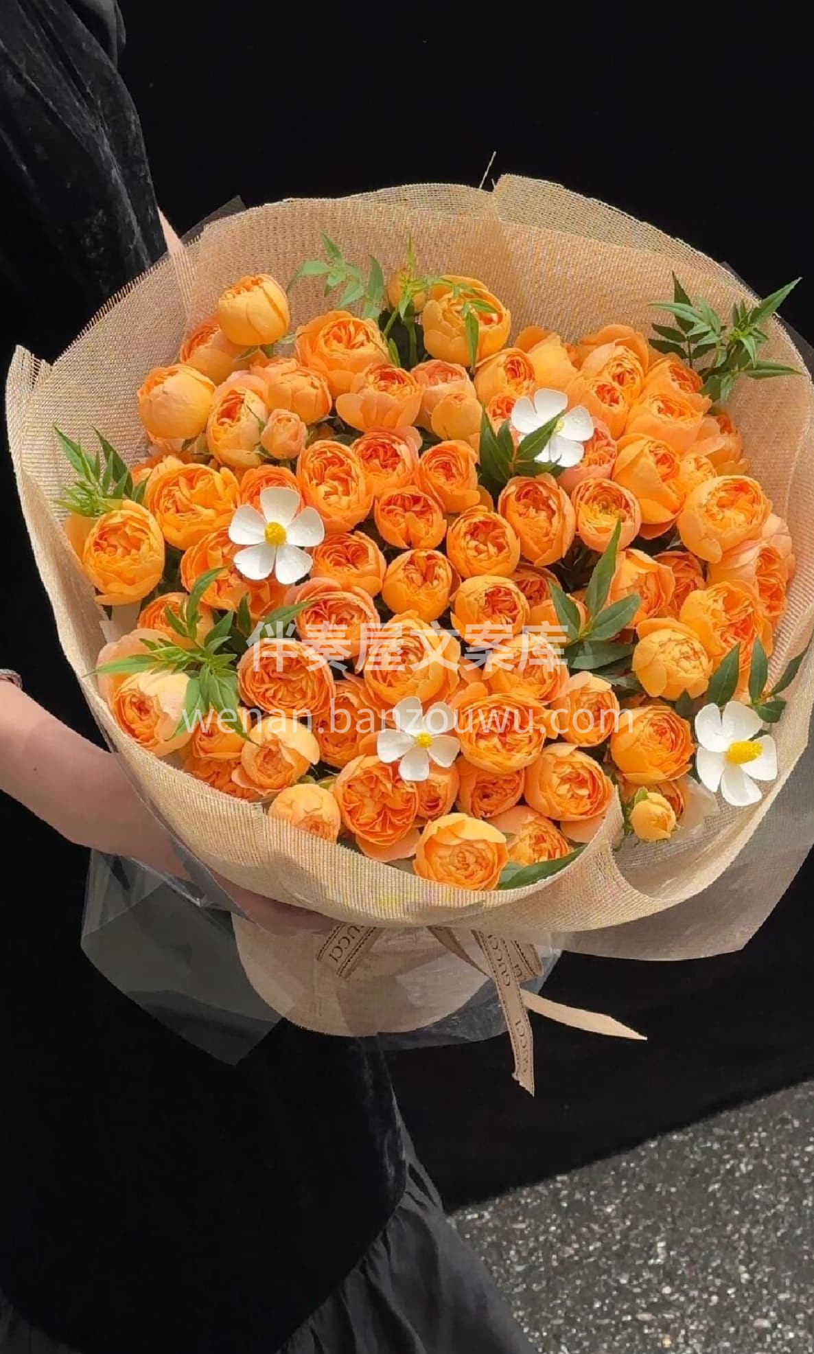 夏天的橘子汽水味花束🍊 阳光落在花束上☀️ 每片花瓣都泛着透 配图2