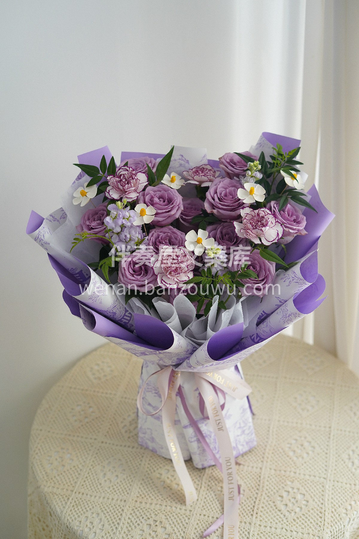 紫色💜总能以其独特的魅力💐 吸引无数目光 它如同夜空中最亮的 配图1
