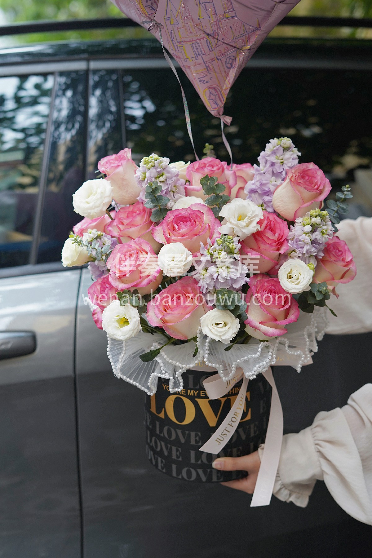 仙女抱抱桶艾莎玫瑰💐 散发着青春气息🌸的艾莎玫瑰 那粉边白心 配图1