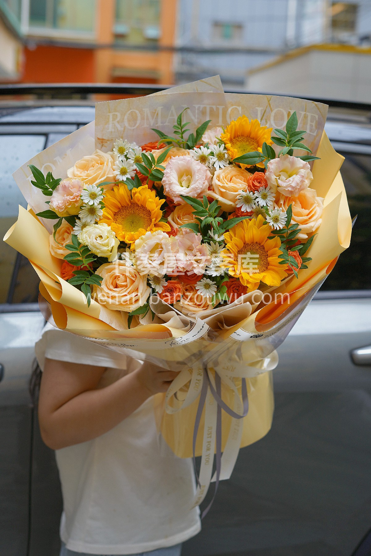 向日葵花束💐 明亮耀眼的向日葵🌸 像小太阳一样 搭配温柔的香 配图2