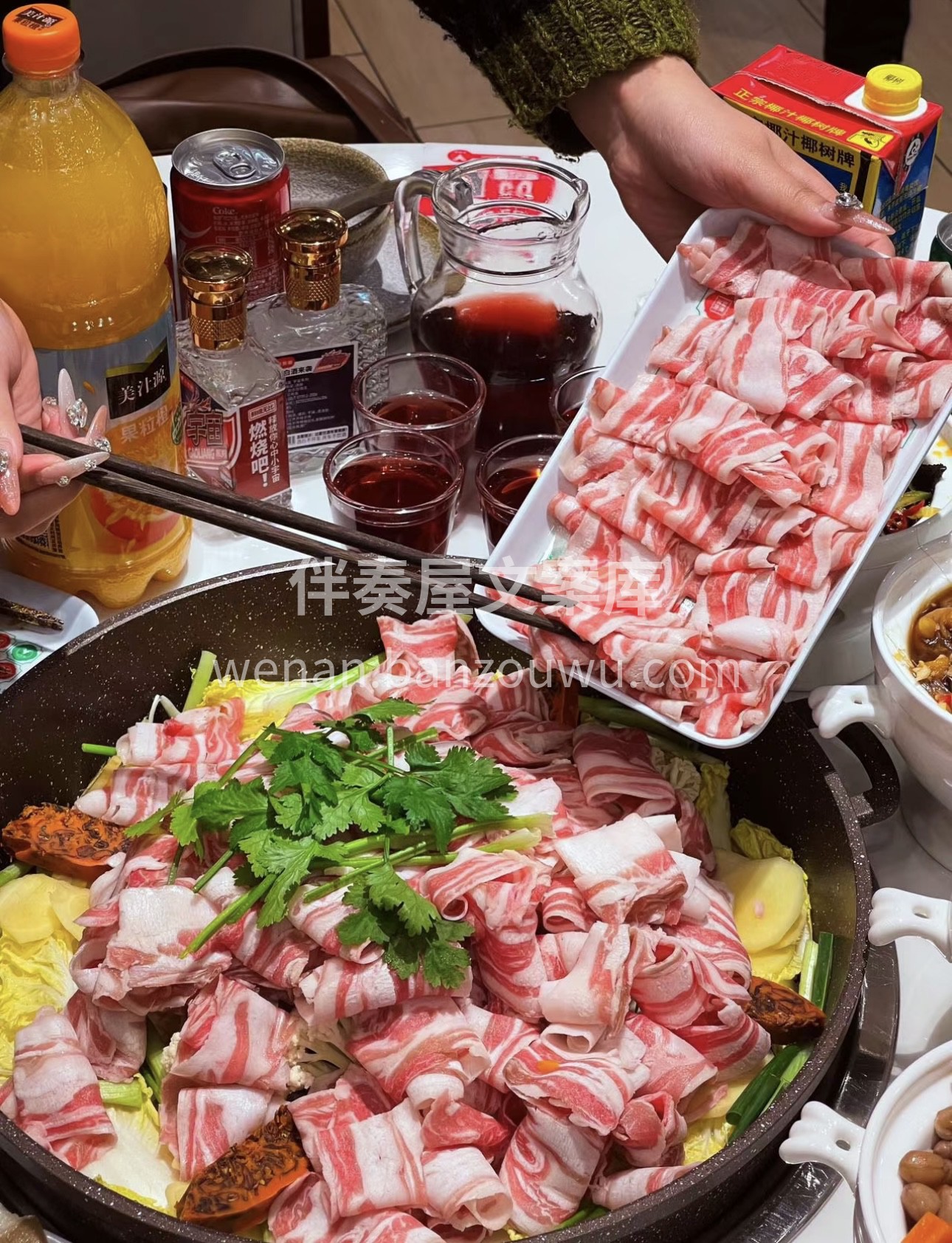 🥩新鲜的鲜蛤打底搭配配菜加入高品质的原切 配图1