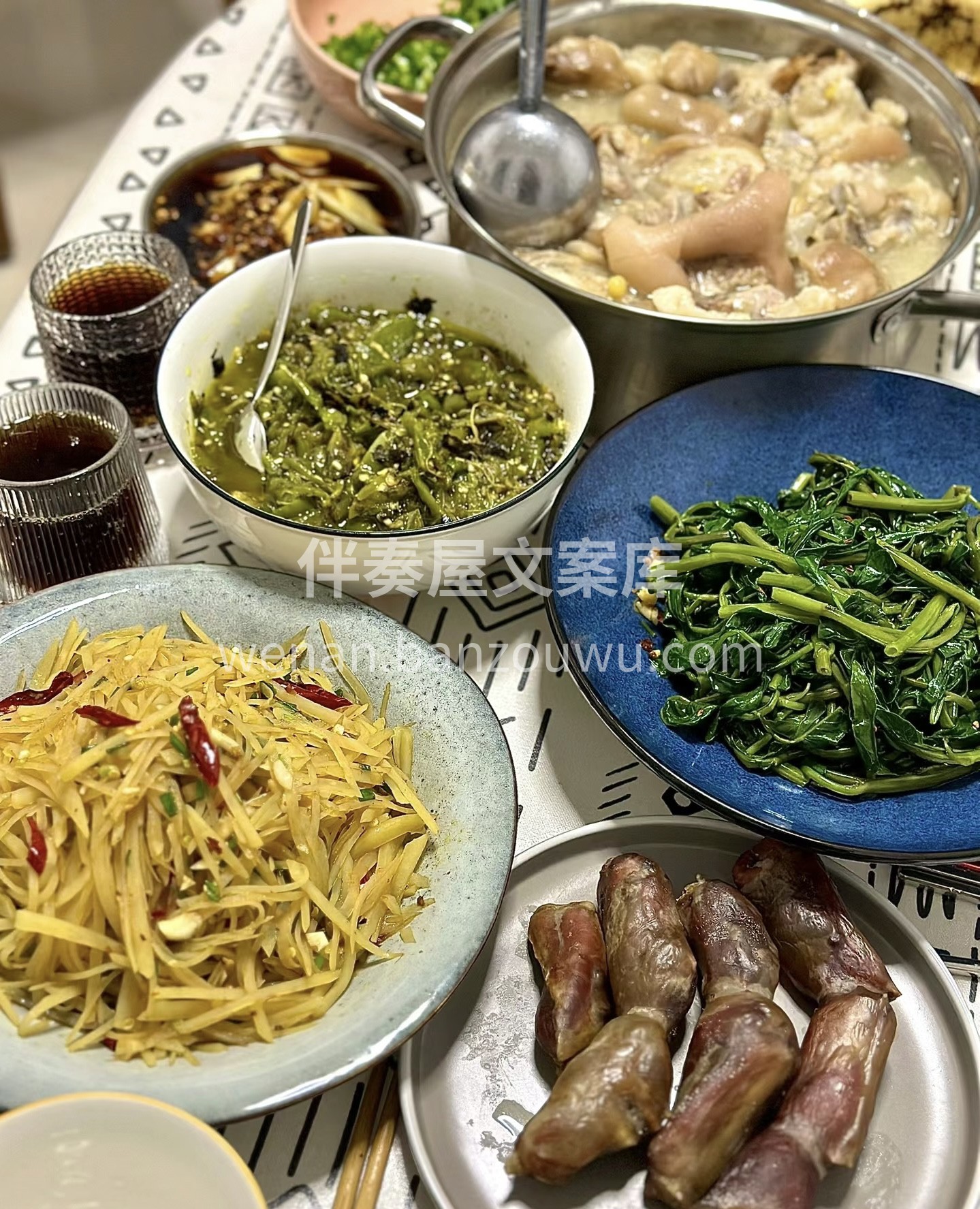 蹄花火锅~浓香耙糯的蹄花配上自制的烧椒酱 配图2