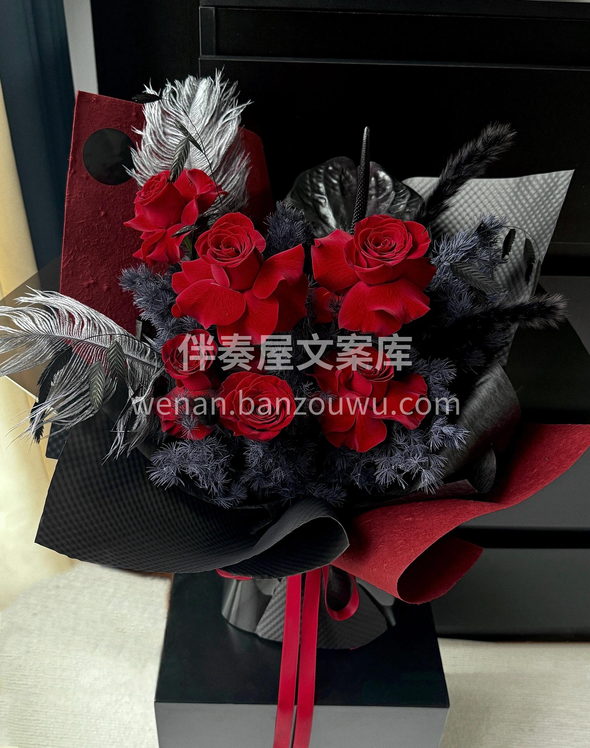 黑与红“浴火重生”🔥的美感 根据客人灵感搭配的💐一束花礼 制 配图2