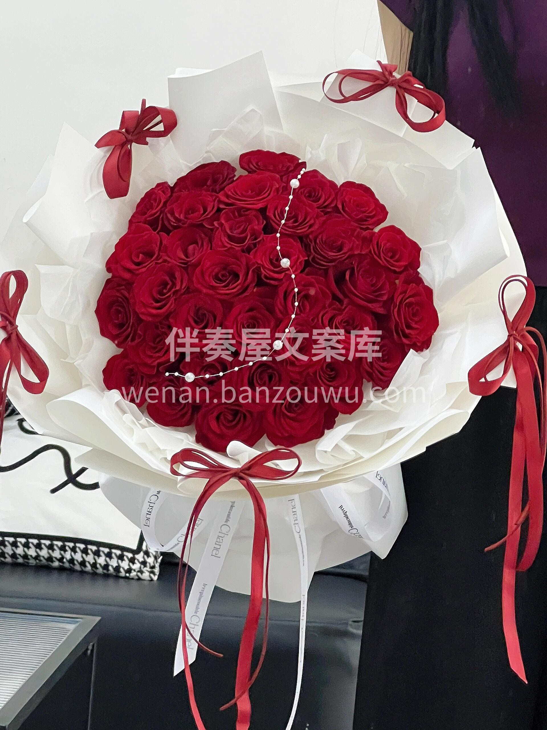 🎇33朵红玫瑰花束 世人都道红玫瑰俗 可 配图2