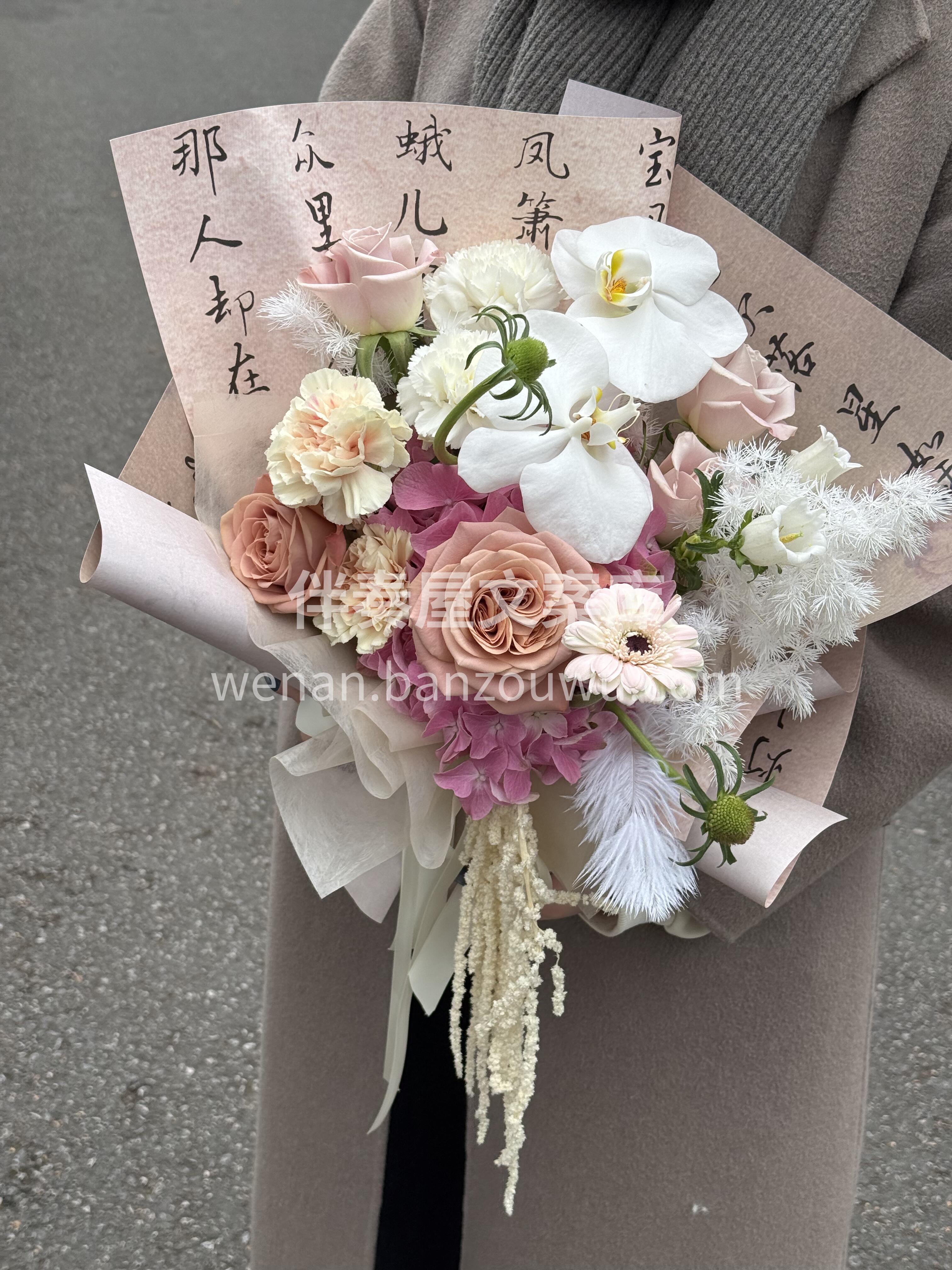 今天给大家分享一束💐 令人心动的贵气复古花束 尽显高贵 ✨高 配图3
