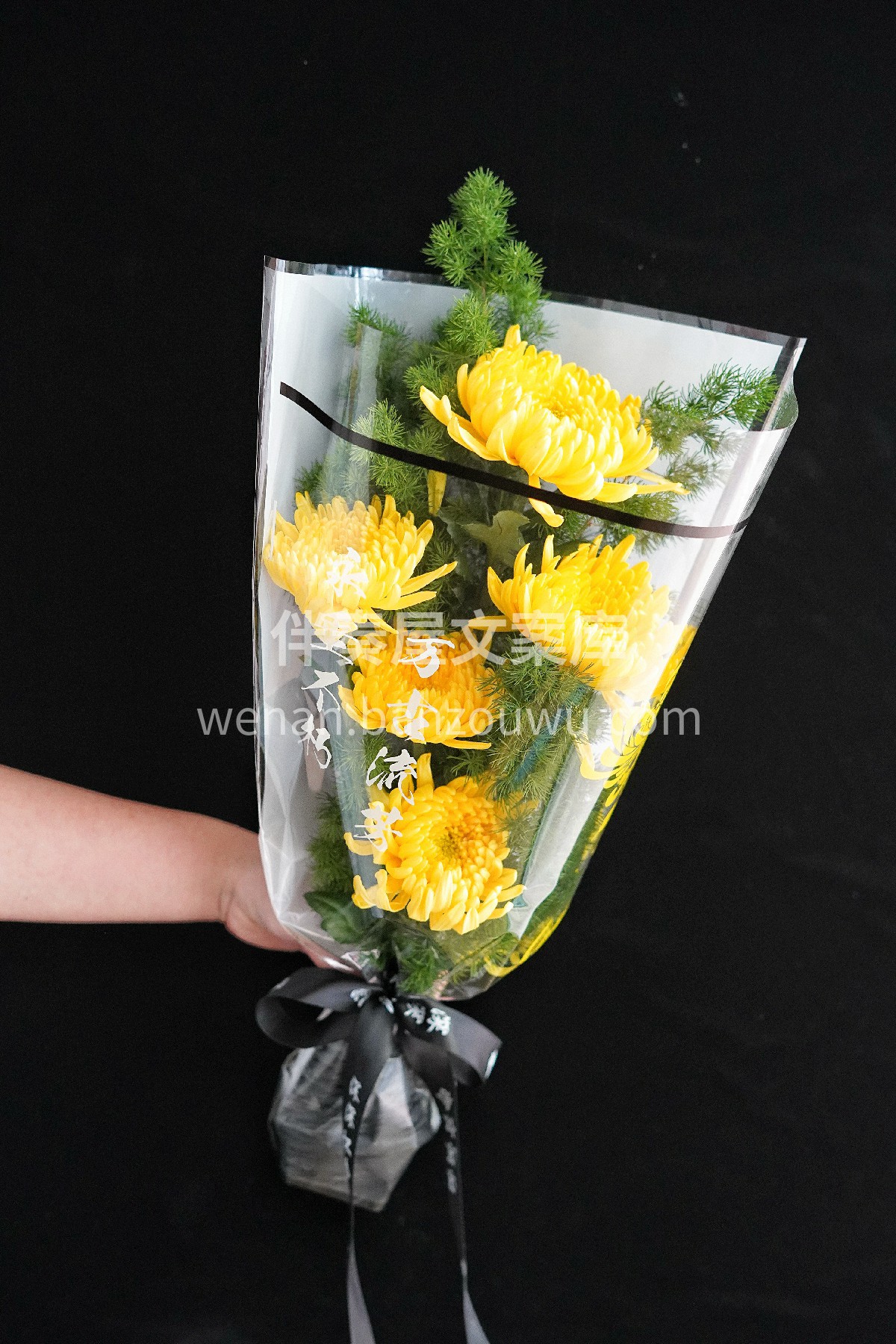 以鲜花☁祭奠故人 用思念延续深爱🌼 只要有人记得你 你就未曾 配图2