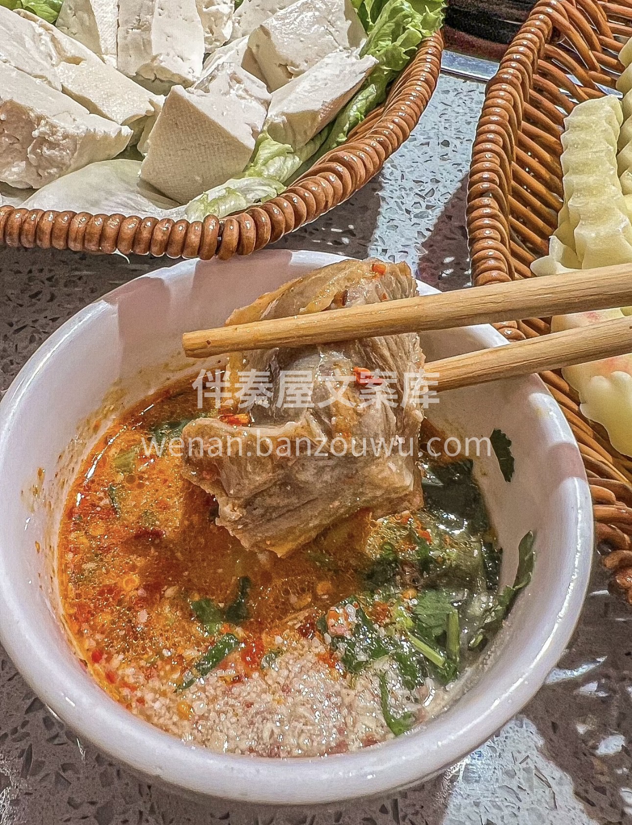 腊香浓郁的排骨，搭配丰富食材，煮成一锅美 配图3