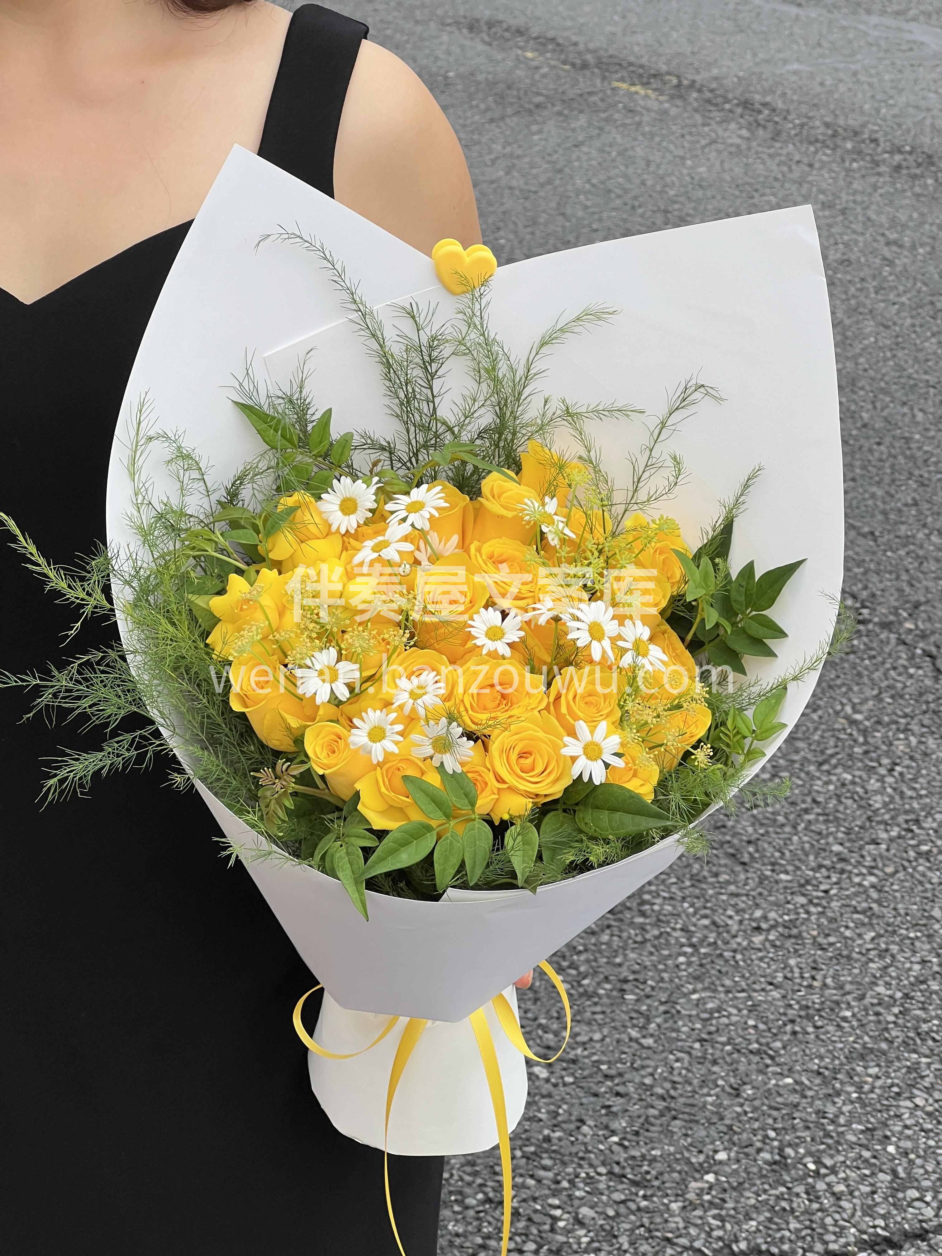 生而明媚💛肆意盛放✨ 愿你也像黄玫瑰一样✨活力满满💛 配图1
