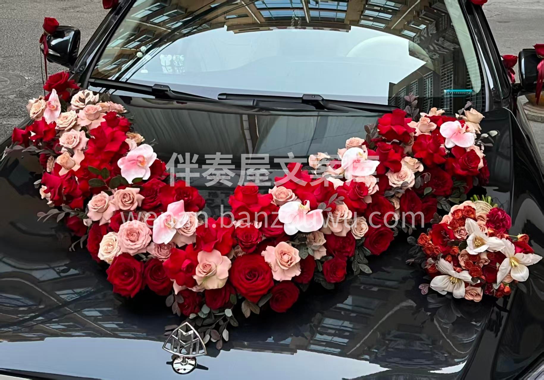 复古红色系婚车的优雅高级❤️是国庆婚礼的绝佳选择 当前国庆档 配图3