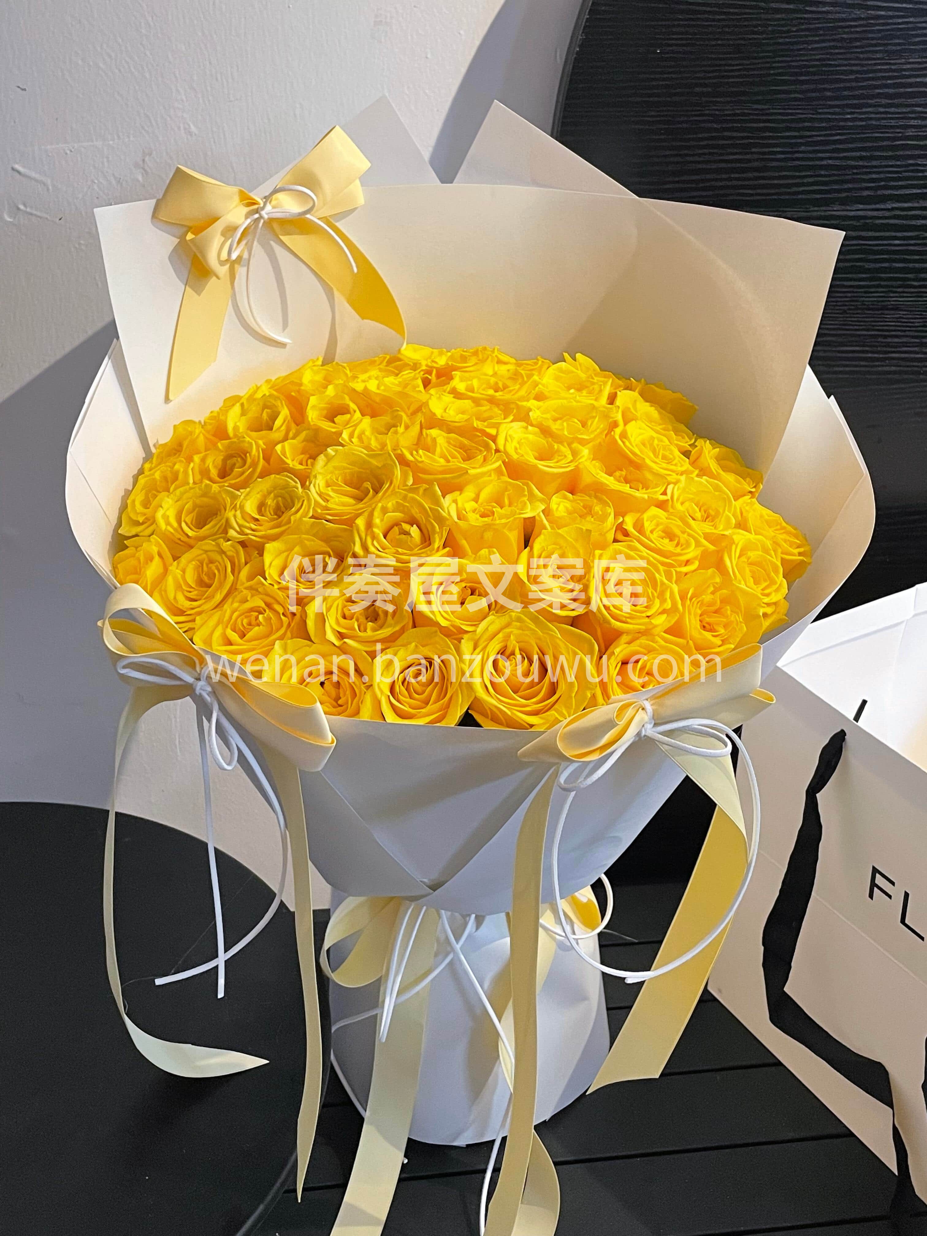 黄玫瑰有了新的定义💛 生而明媚☀️肆意绽放🌼 热烈而自由✨ 配图2