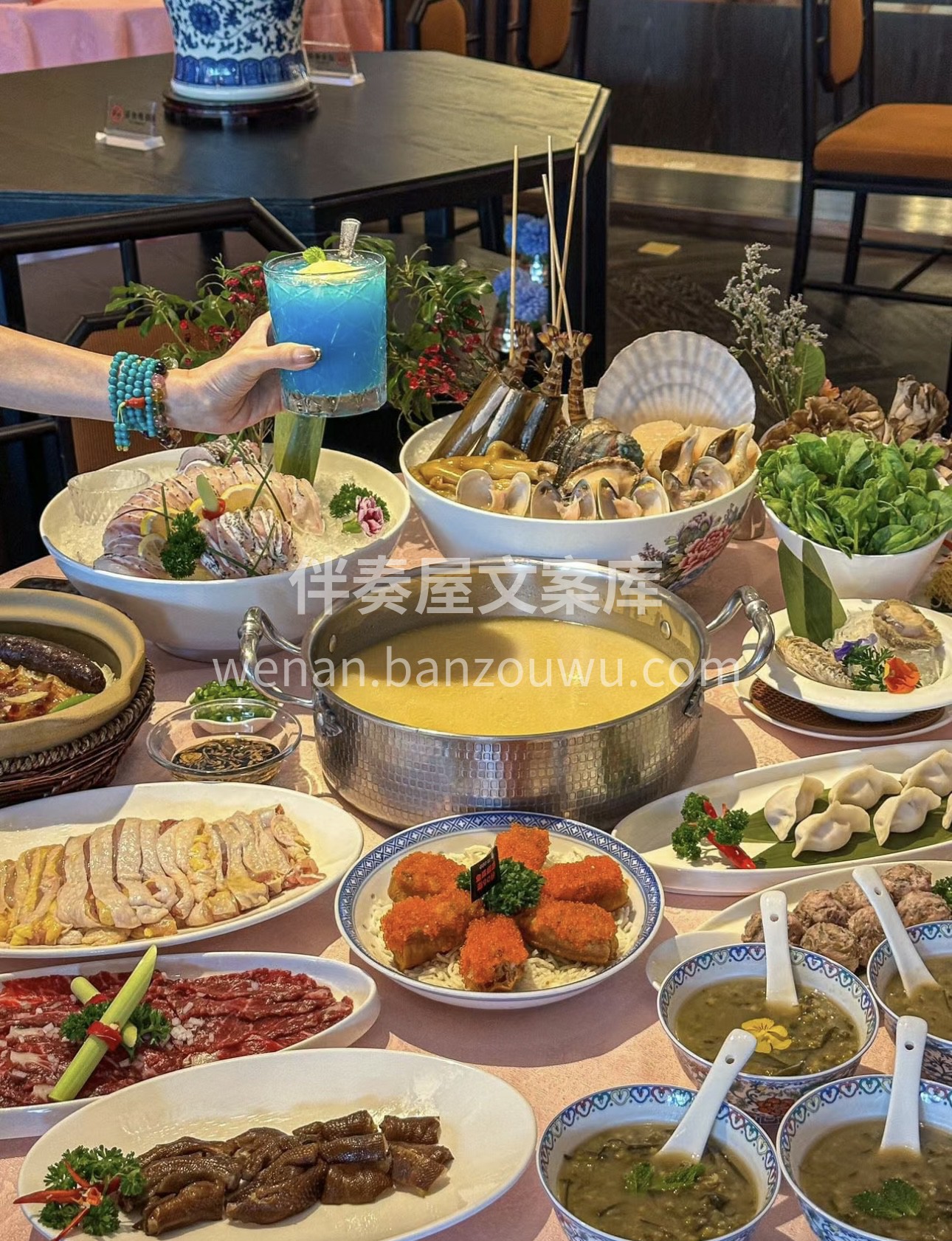 港式火锅，精致之选。浓郁汤底，食材上乘。 配图1