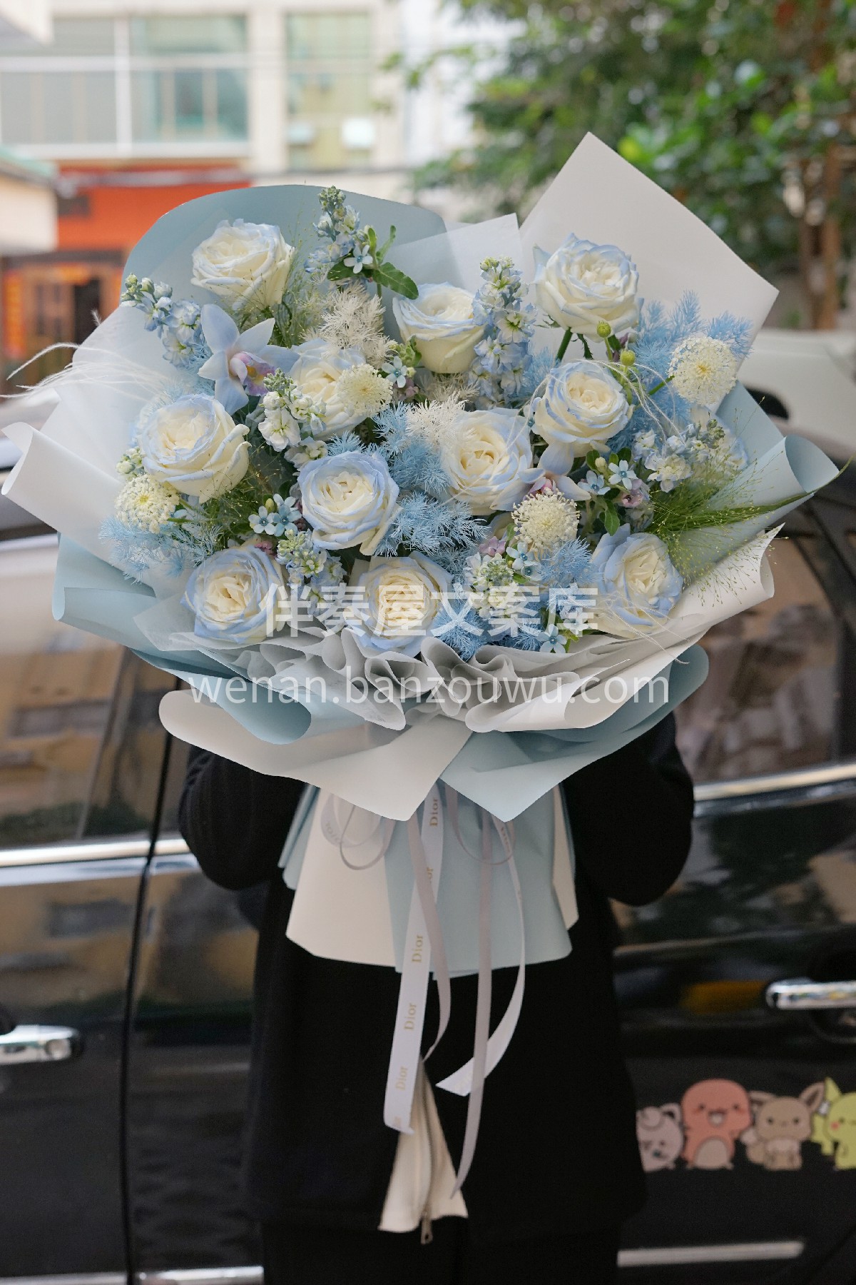 碎冰蓝混搭花束 这款花束非常适合送给你心 配图2