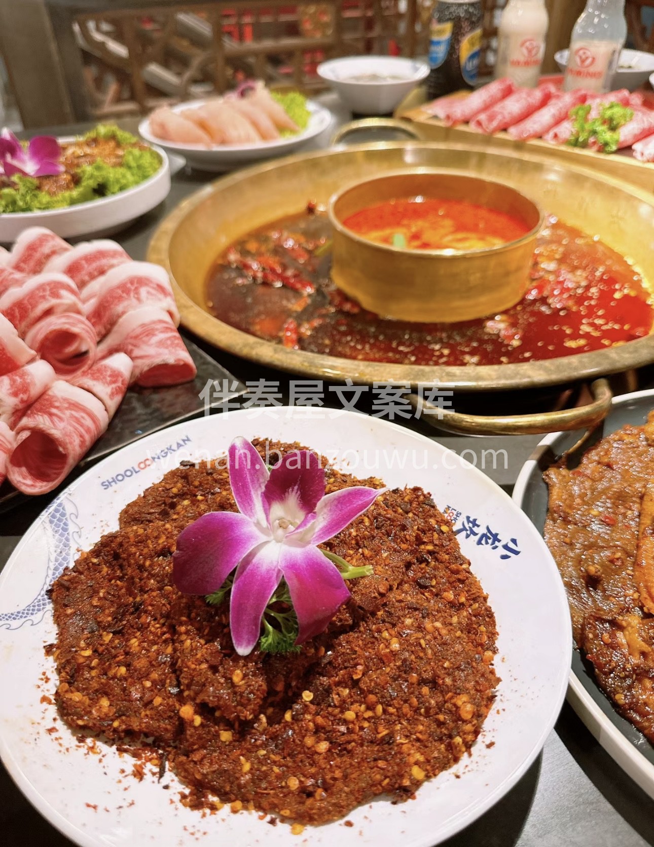 火锅店，美食的天堂。鲜嫩的肉类、爽口的蔬 配图3