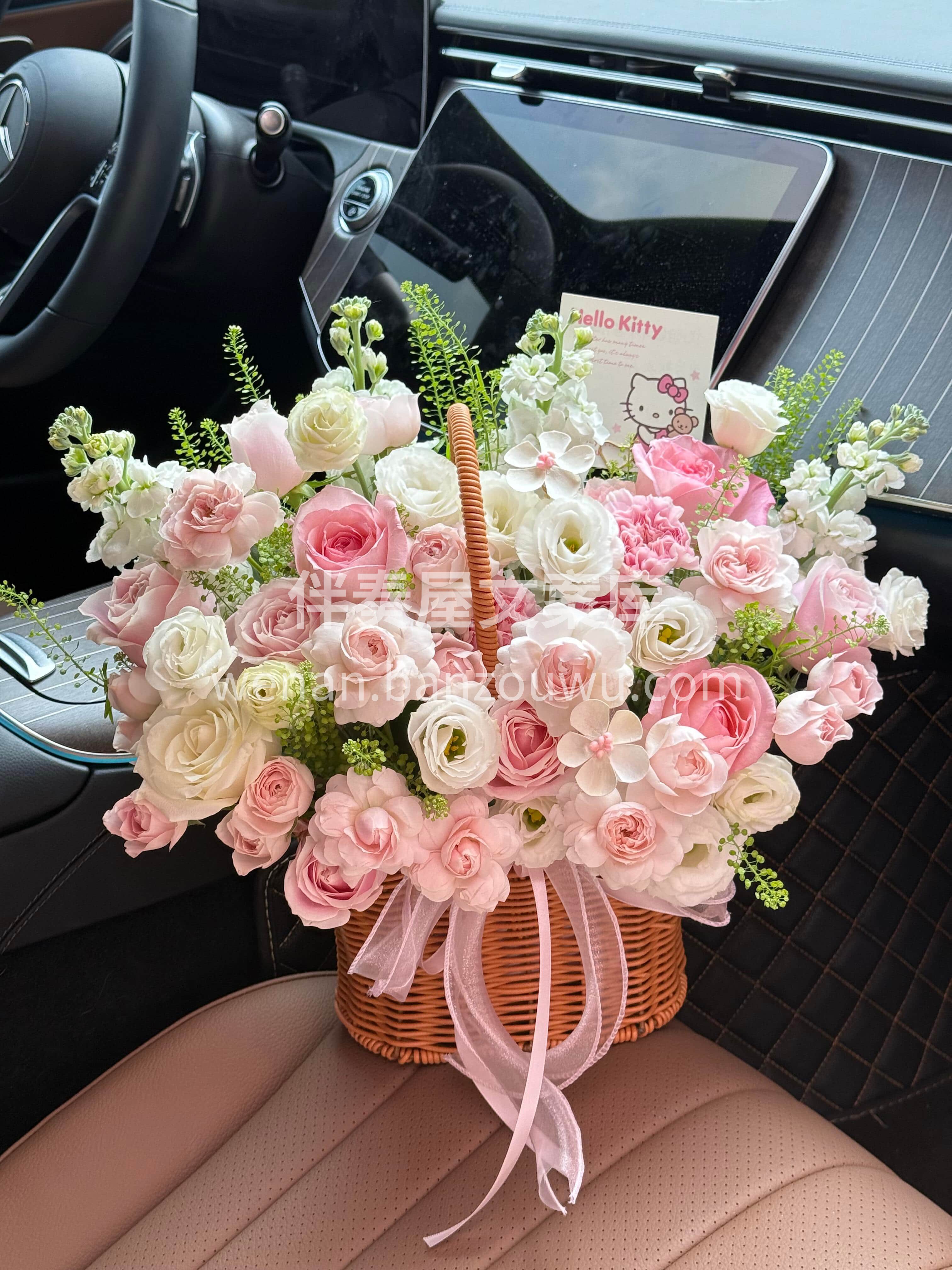 粉白色系温柔花篮🎀 手提一束烂漫🌸像捧着一场温柔的梦 走到哪 配图2