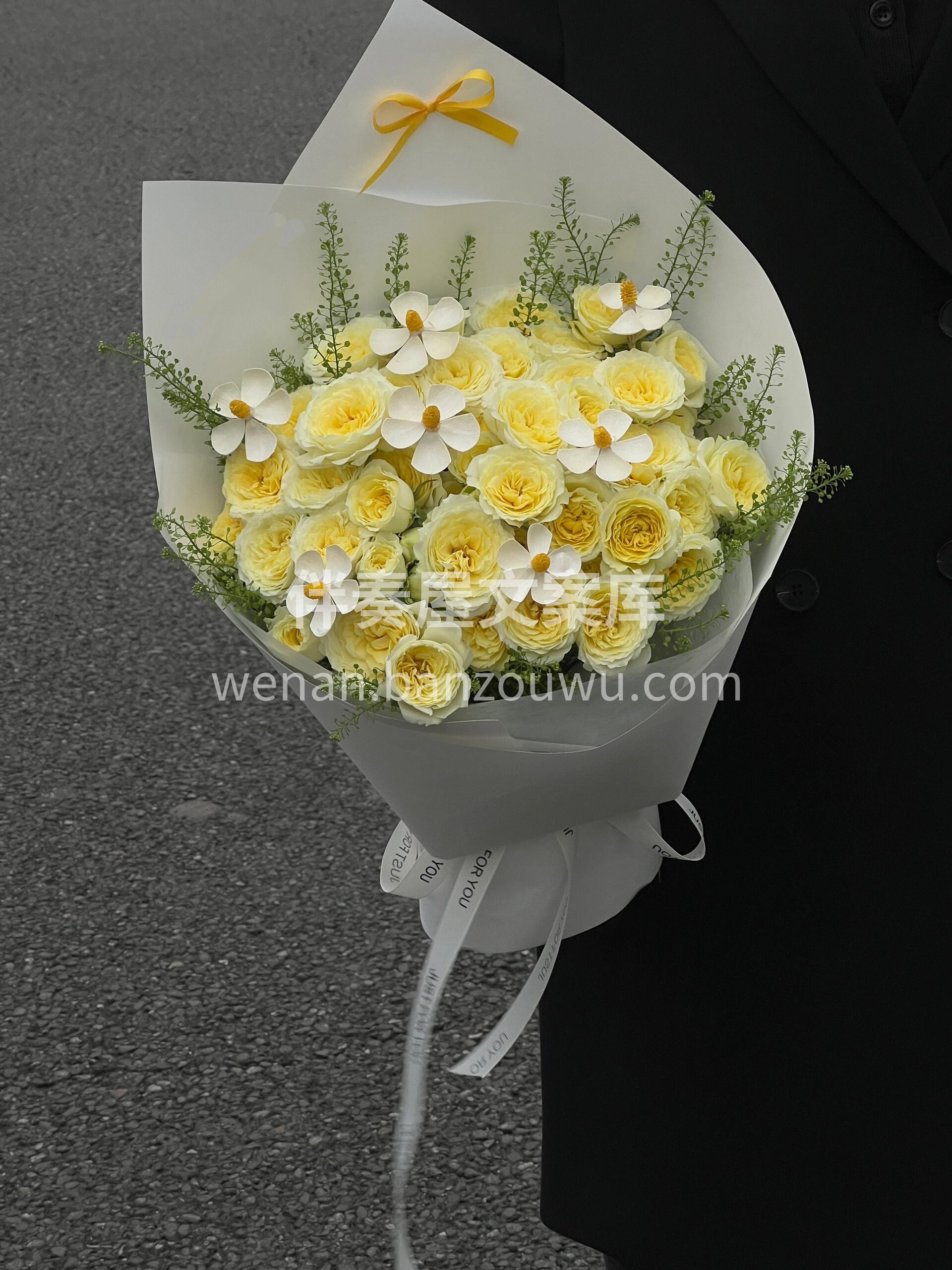 鹅黄小花束💐娇俏明艳 目测会有很多人爱😋 这抹黄太戳心巴❤  配图2