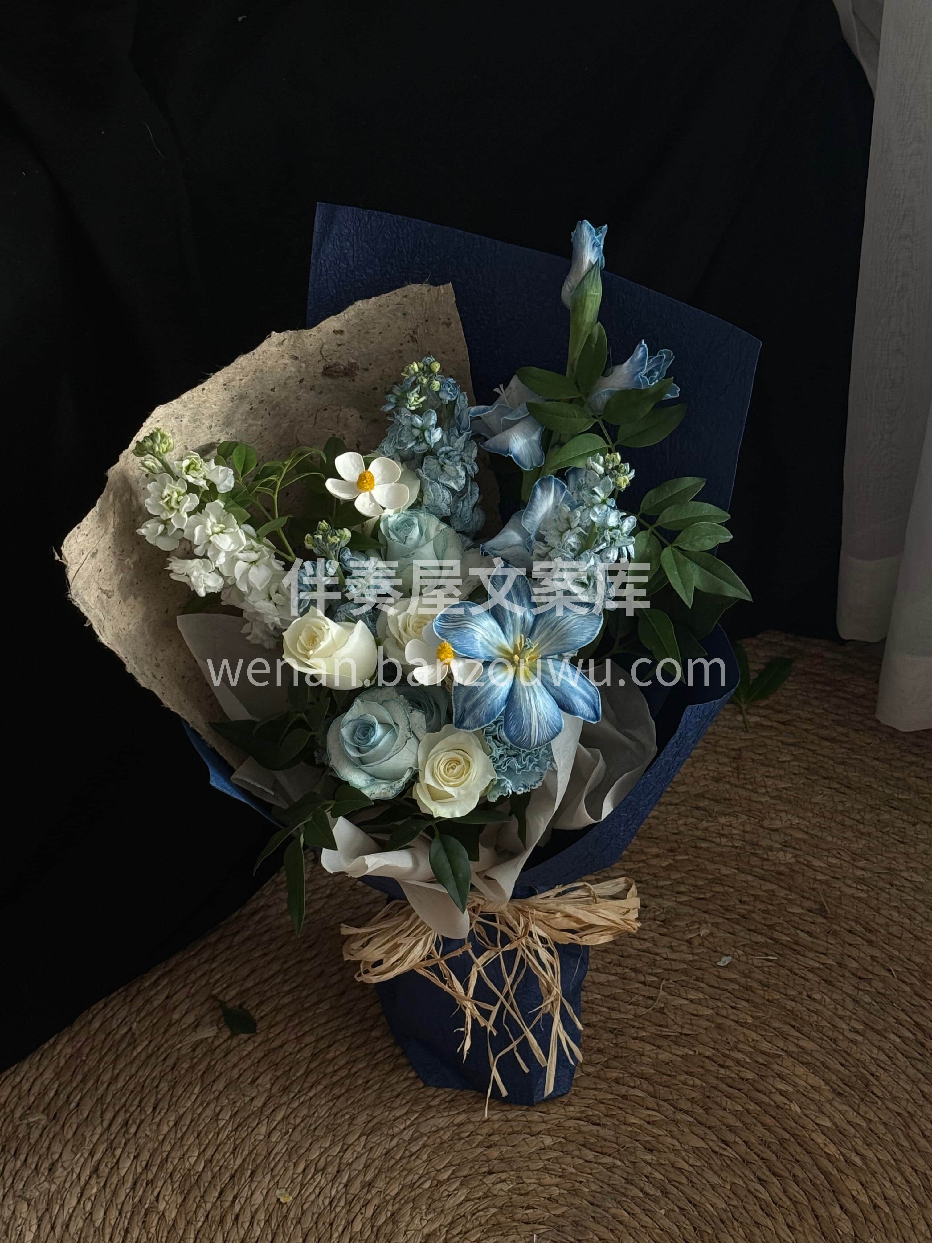 氛围感拉满的一天💙 用一束蓝色花束🦋 给生活按下好心情按钮✨ 配图1