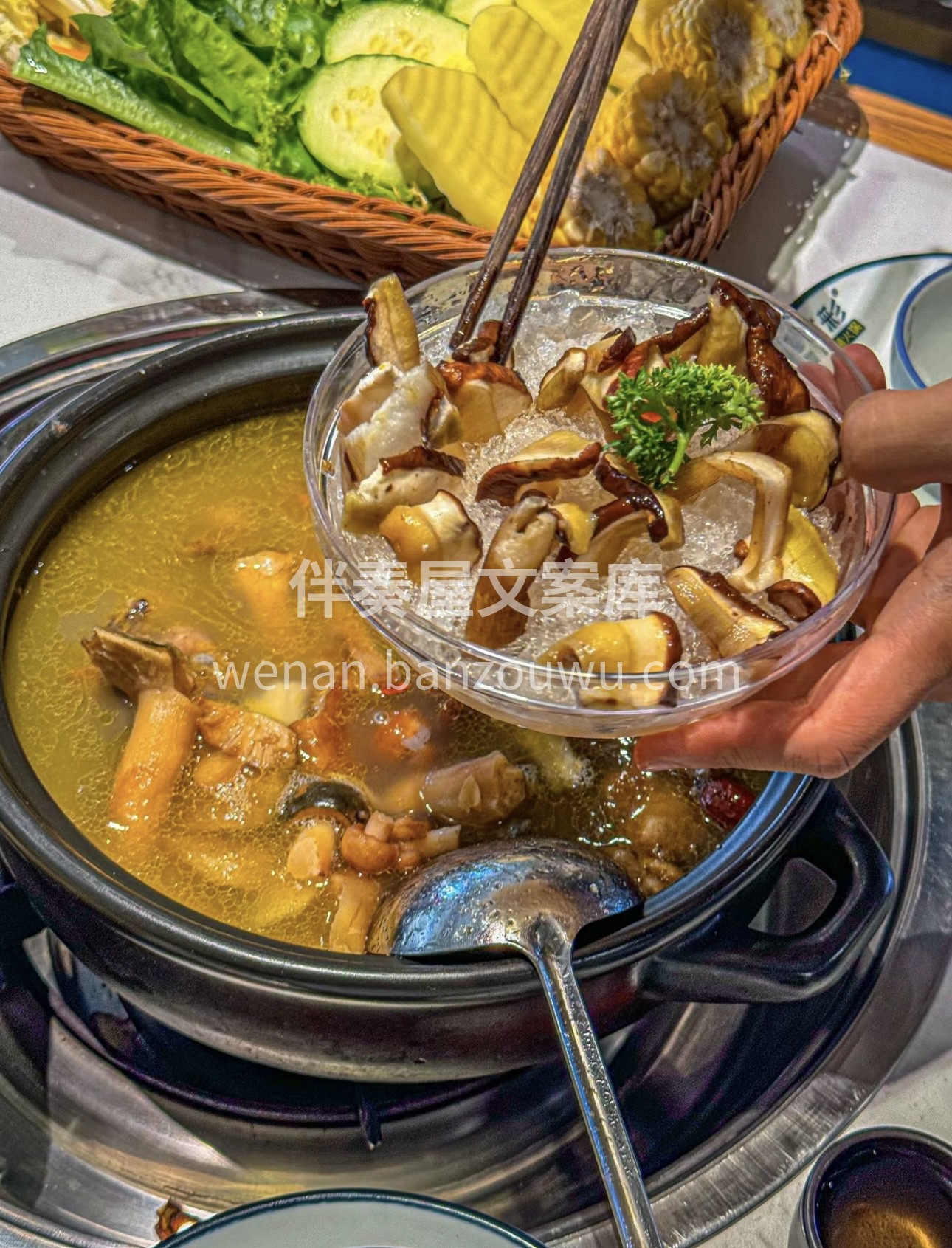 七彩菌子火锅，汇聚多种鲜美菌菇🍄。汤鲜味 配图3