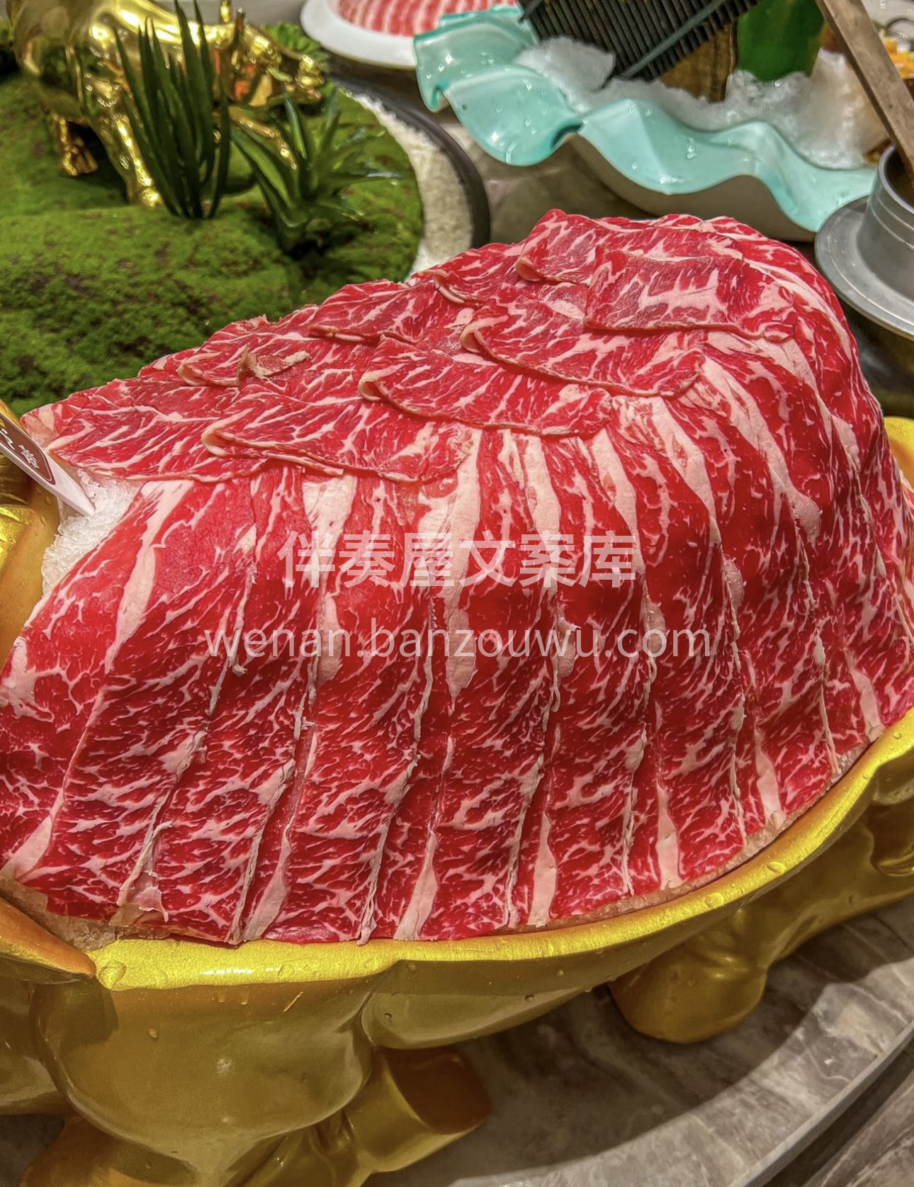 薄如蝉翼的肥牛，在热汤中翻滚，散发出迷人 配图2
