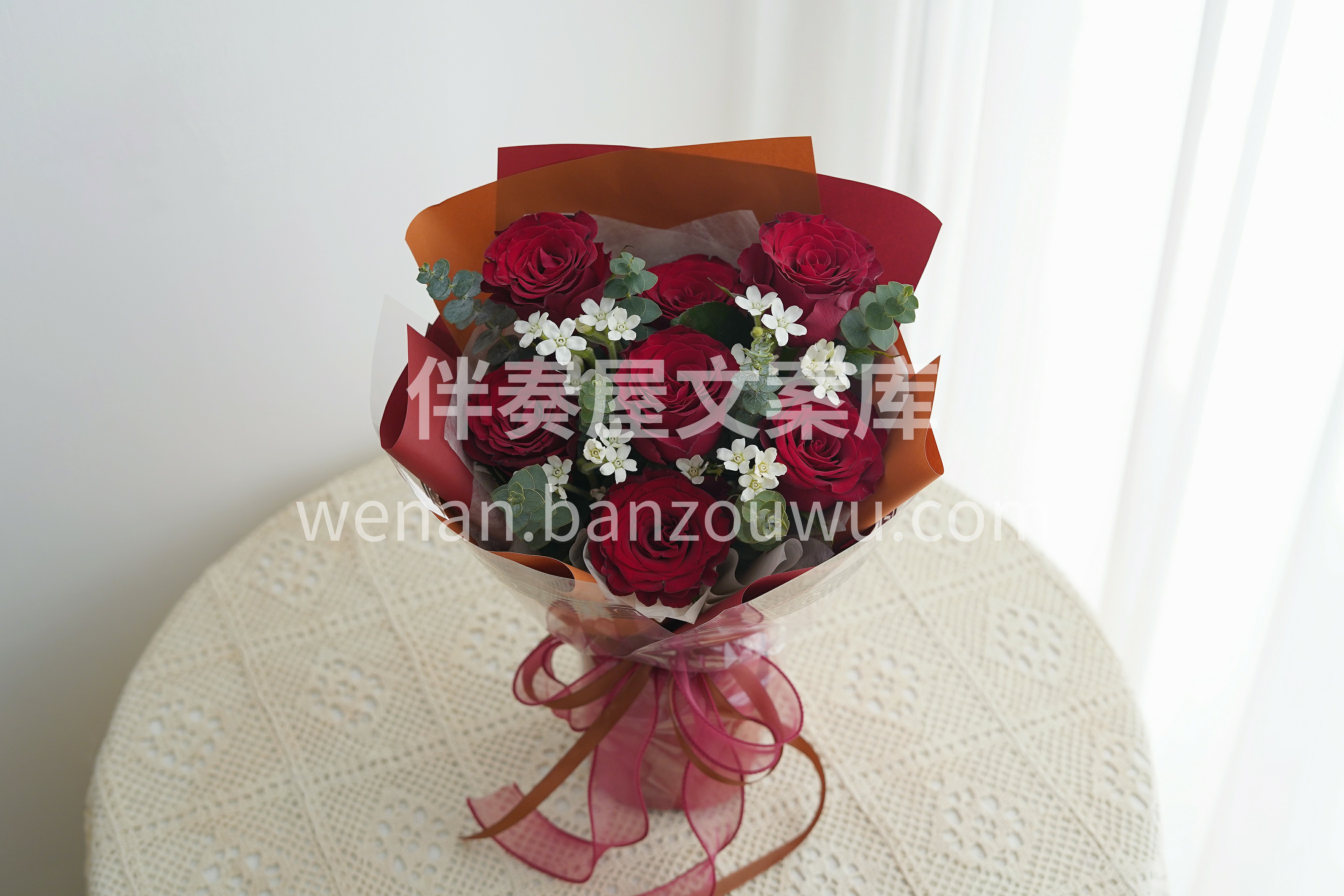 小小的红玫瑰花束💐 不张扬不夸张🌹 就像生活里的小确幸 简简 配图3