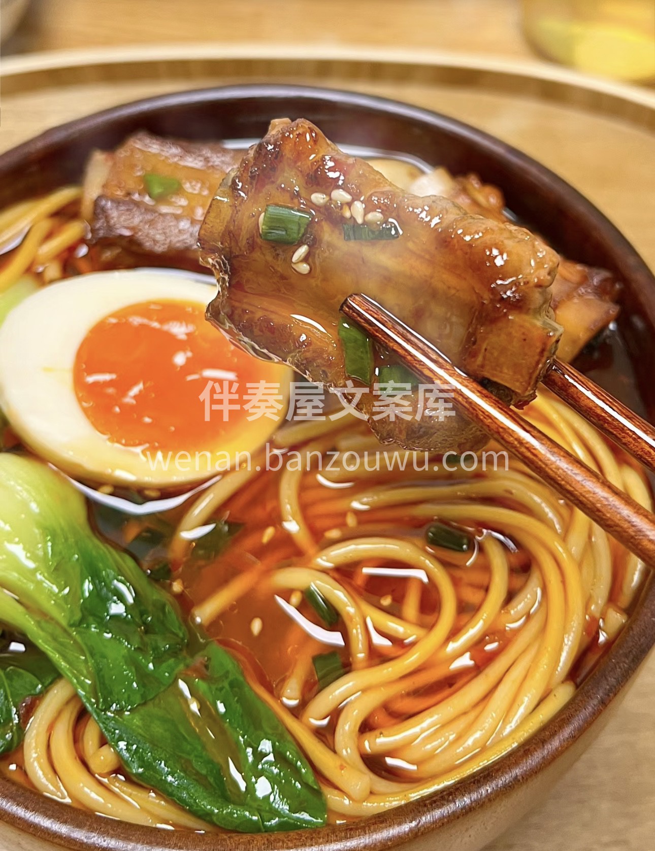 香辣排骨面，味蕾盛宴！香酥排骨搭配劲道面 配图2