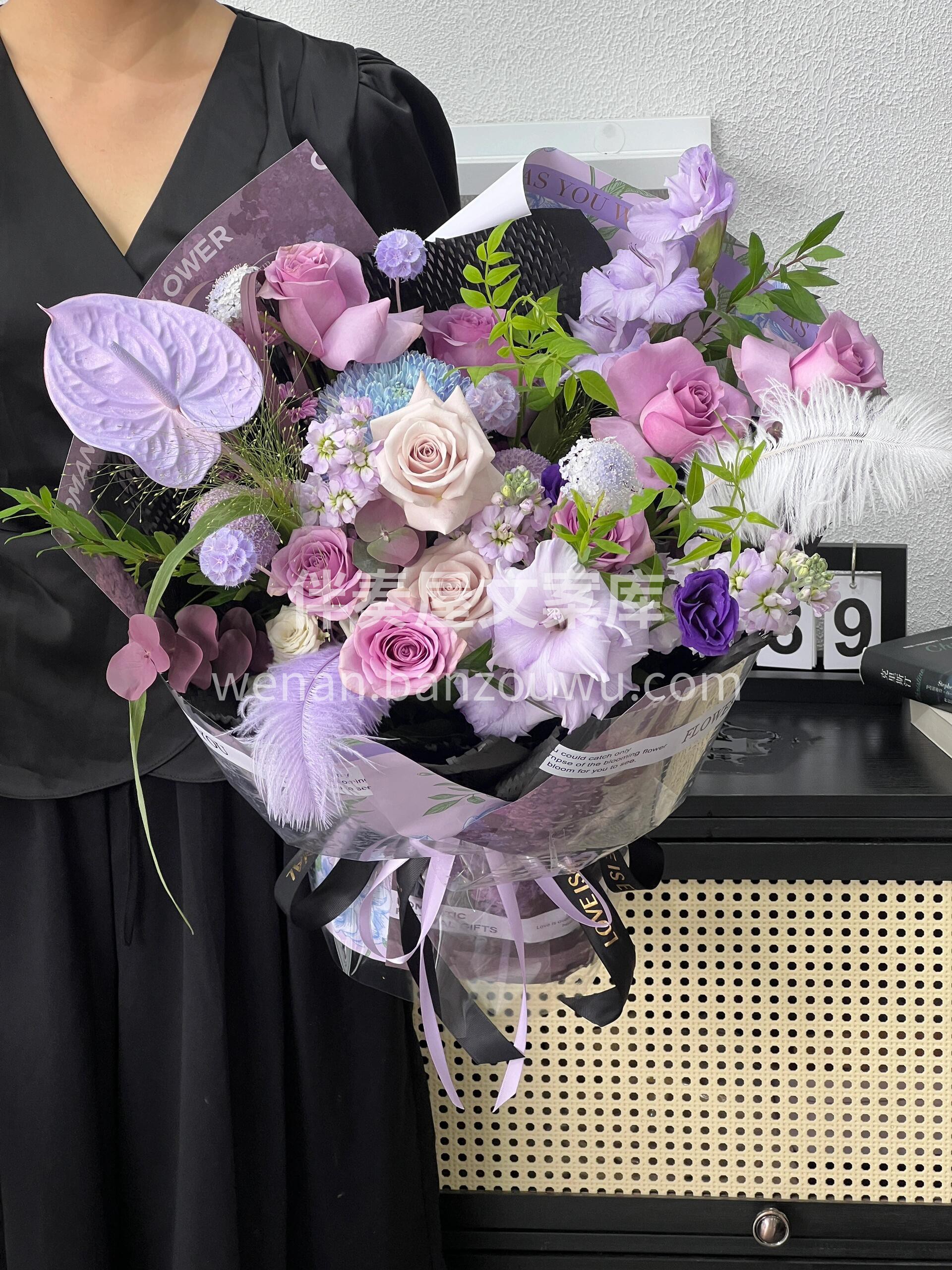 小众紫色花礼💜紫色本身就是极致的表达🫧 热烈又沉静💜每片花瓣 配图1