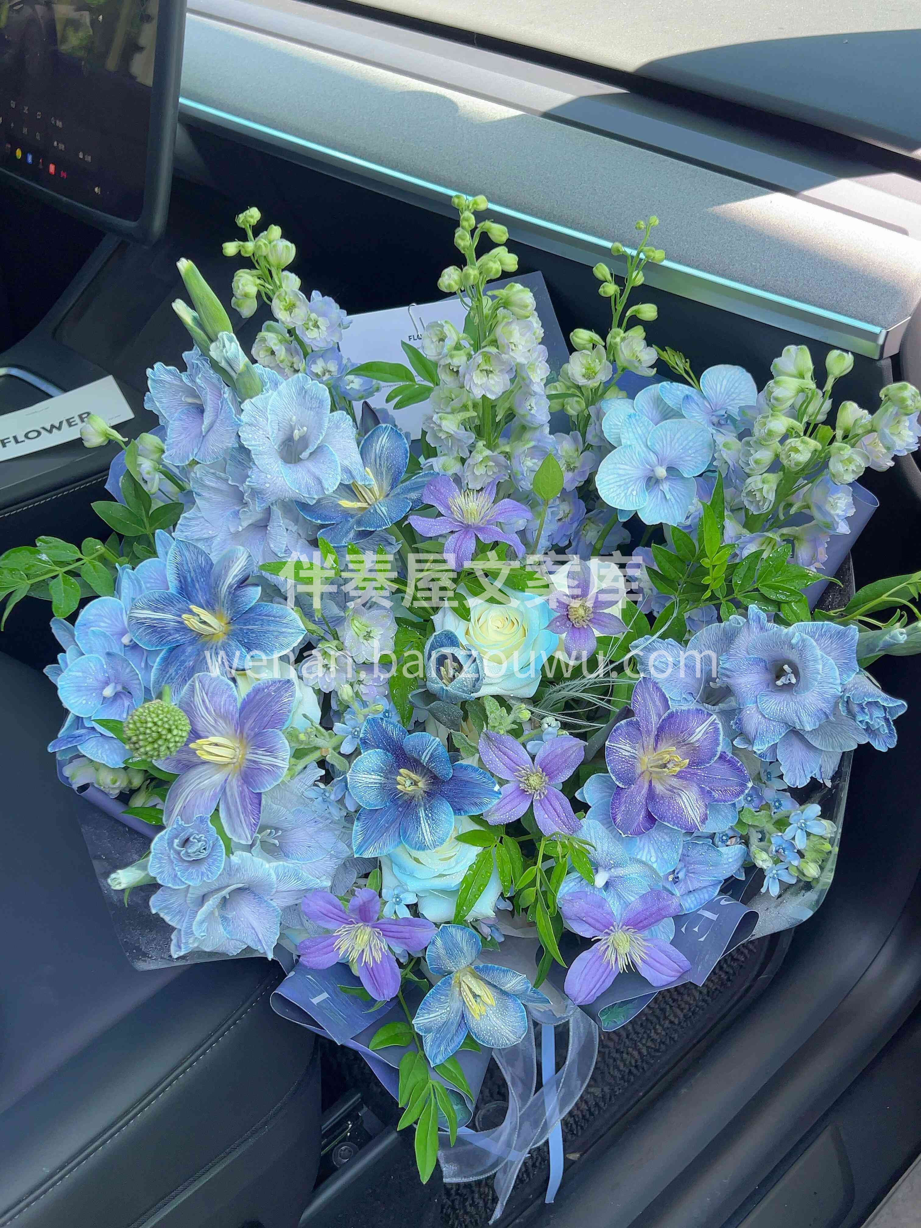 蓝紫配色是夏天的毕业礼💜💙 蓝是答辩时窗外的天 紫是熬夜改论 配图1